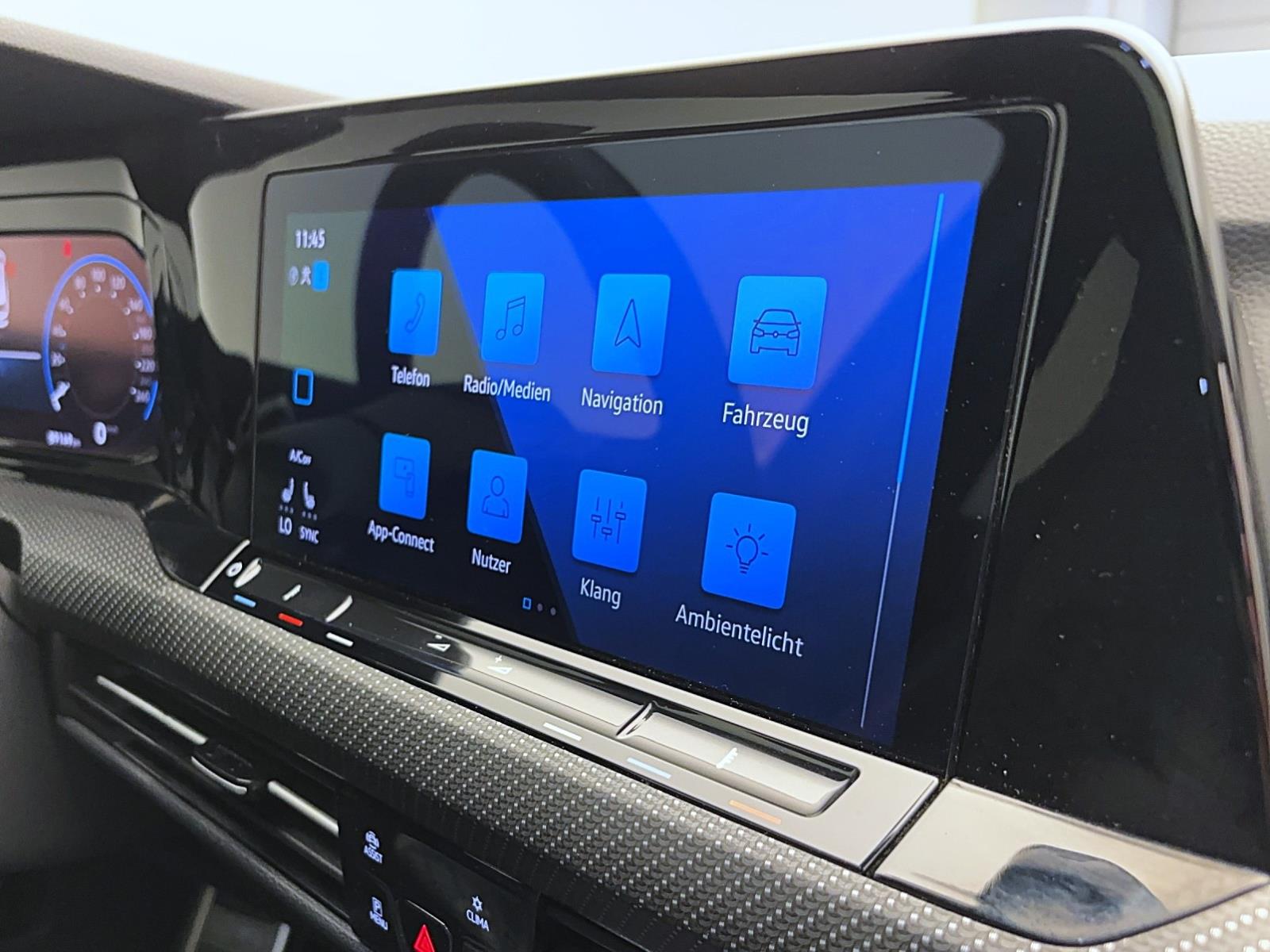 Volkswagen Golf Variant 8 2.0 TDI DSG R-LinePano IQ.Light Navi TravelAssist