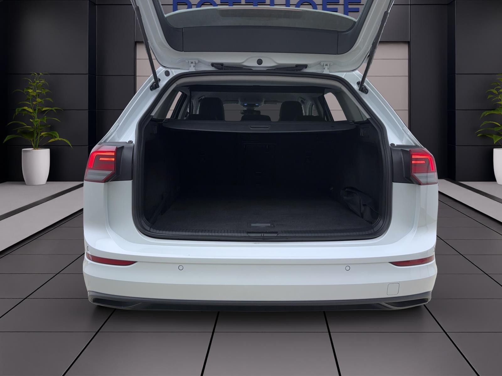 Volkswagen Golf Variant 8 2.0 TDI DSG Life AHK PDC Kamera LED Navi AppConnect