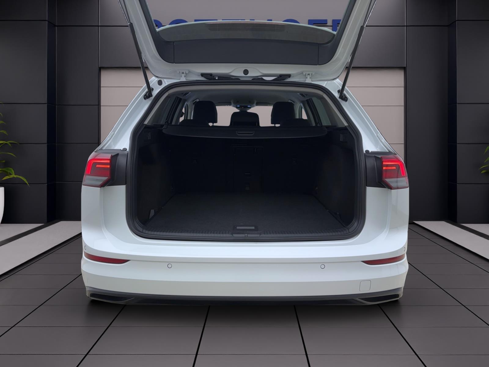 Volkswagen Golf Variant 2.0 TDI DSG LIFE NAVI ACC KAMERA LED