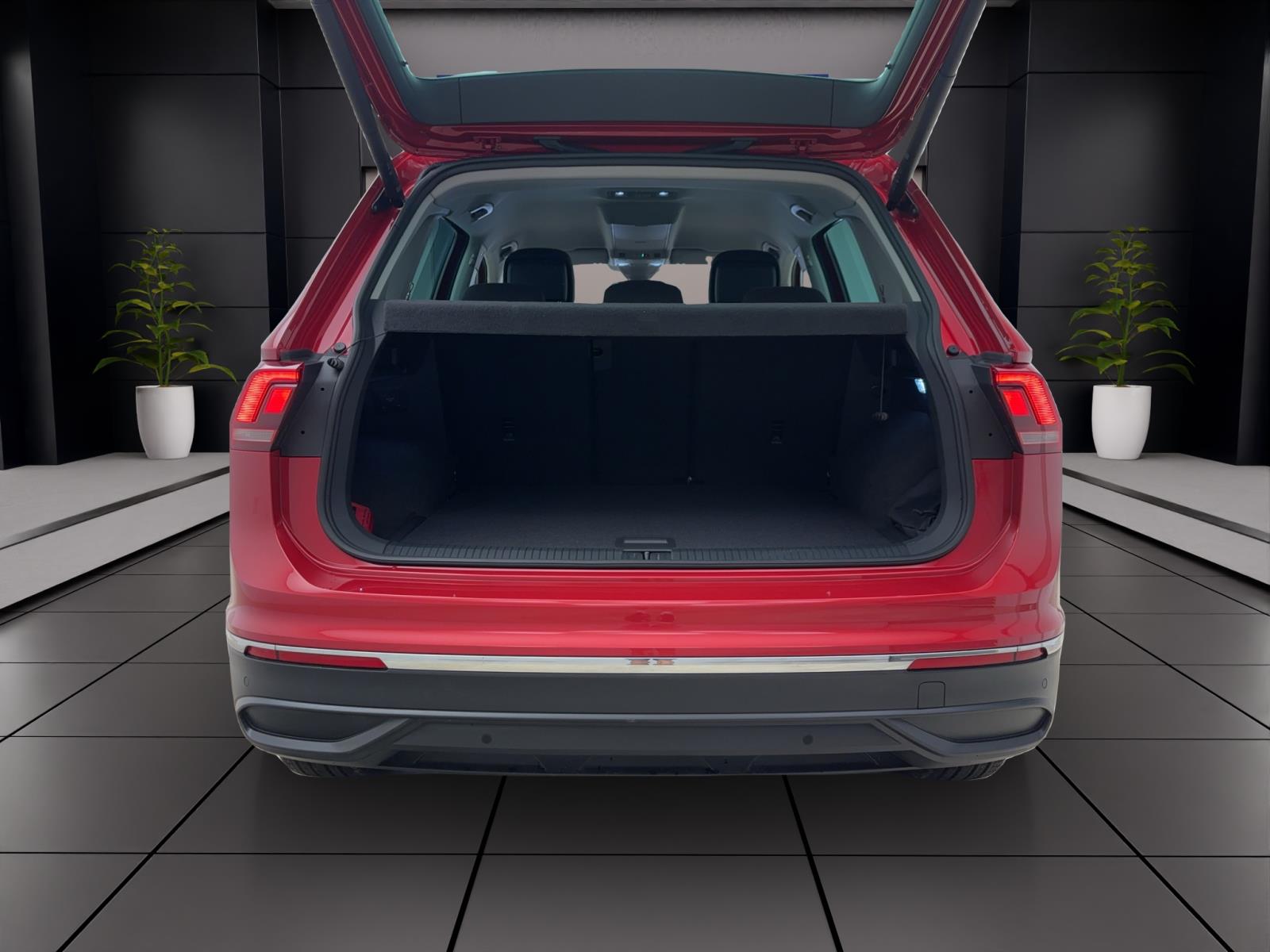 Volkswagen Tiguan 1.5 TSI DSG ActiveMatrix IQ.Drive Navi ACC Sitzhzg