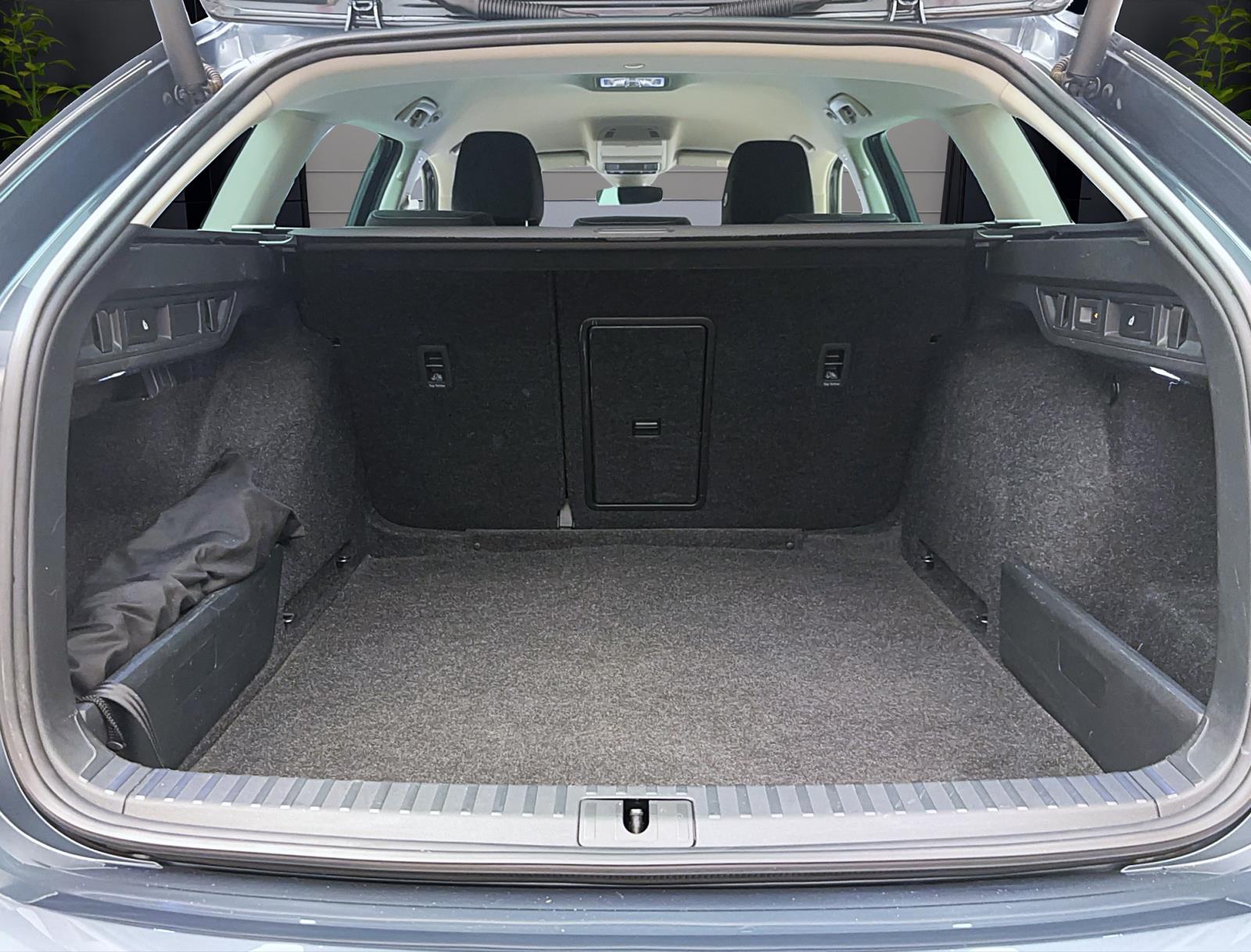 Skoda Octavia Combi 2.0 TDI DSG First EditionMatrix AHK Navi HUD Sitzhzg