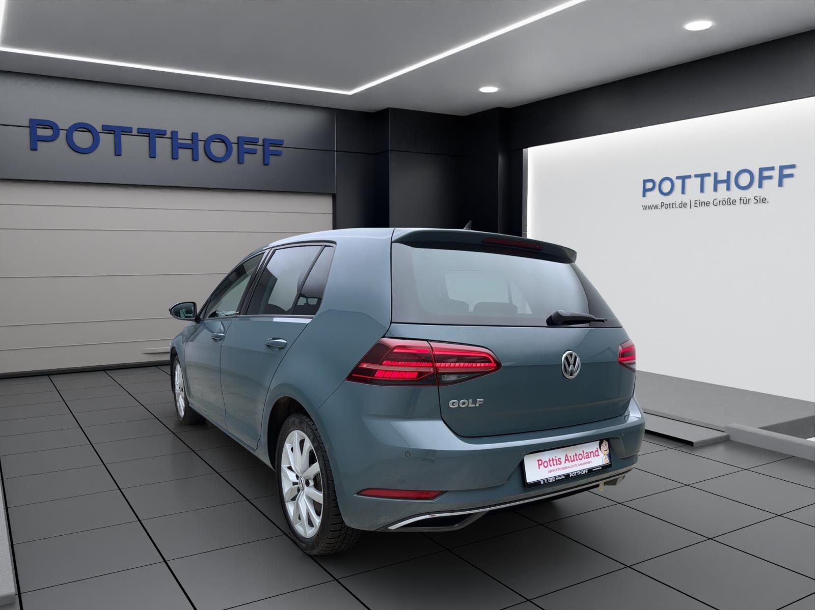 Volkswagen Golf 1.0 TSI IQ.DRIVE PANO NAVI BLINDSPOT SITZHZG