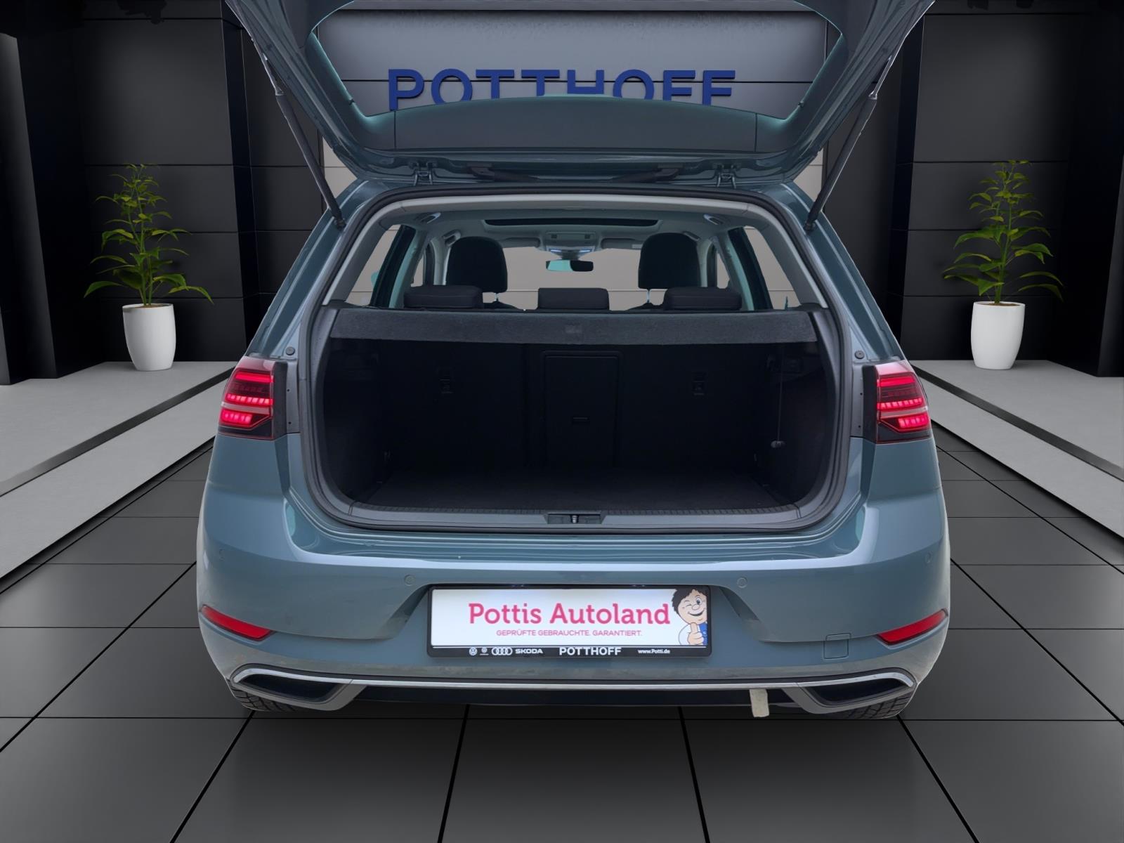 Volkswagen Golf 1.0 TSI IQ.DRIVE PANO NAVI BLINDSPOT SITZHZG
