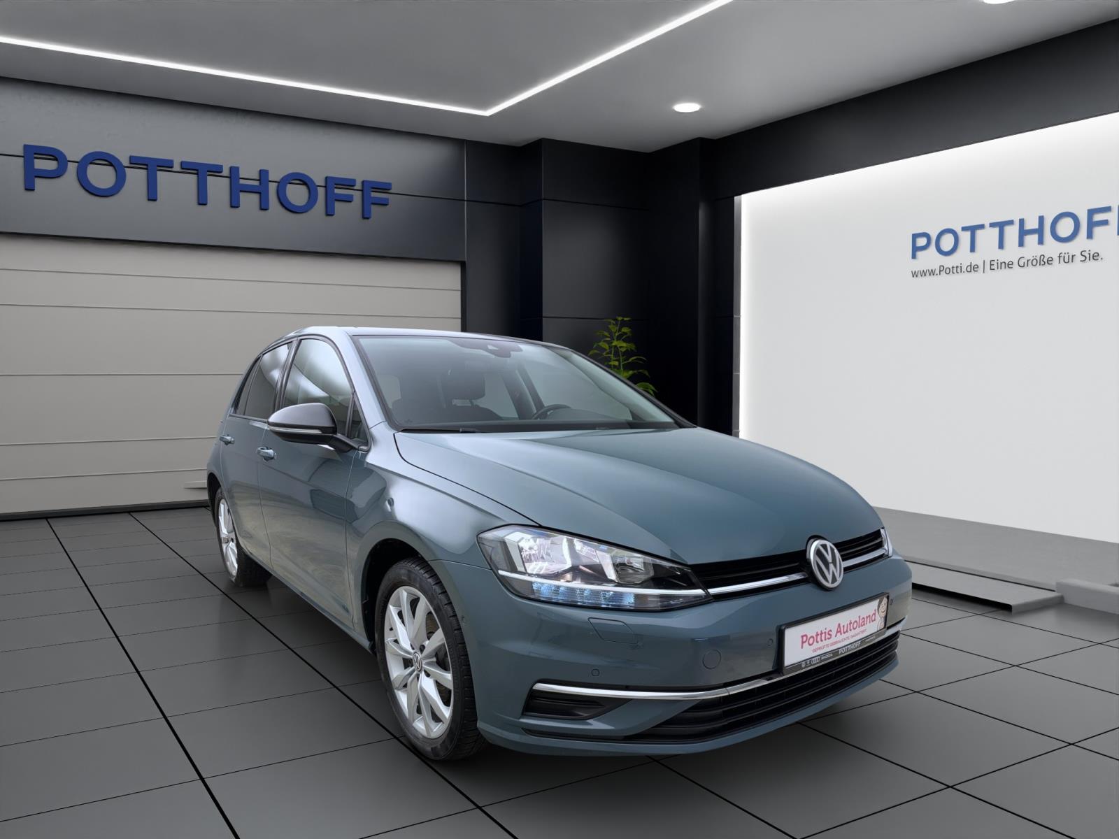 Volkswagen Golf 1.0 TSI IQ.DRIVE PANO NAVI BLINDSPOT SITZHZG