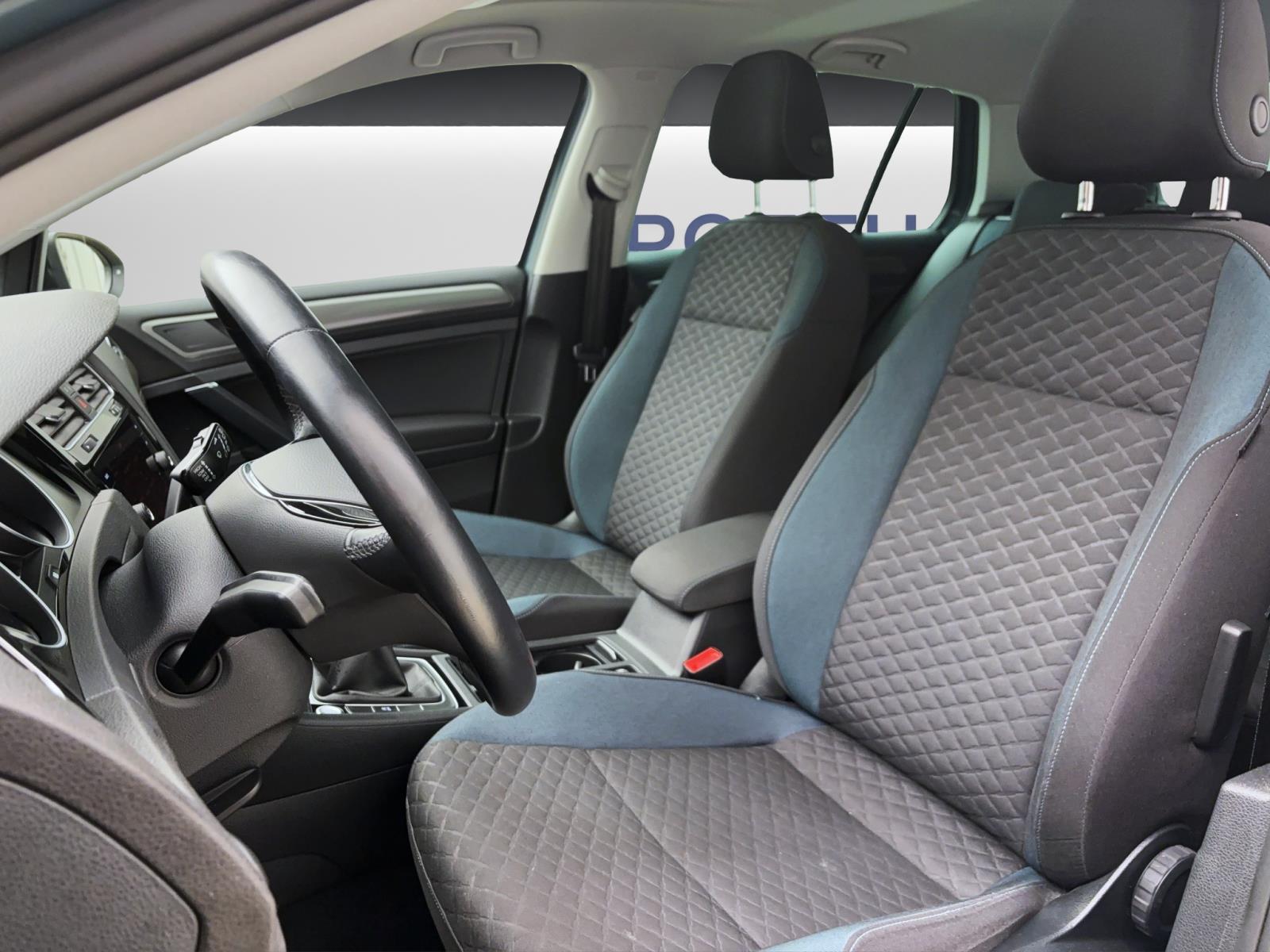 Volkswagen Golf 1.0 TSI IQ.DRIVE PANO NAVI BLINDSPOT SITZHZG