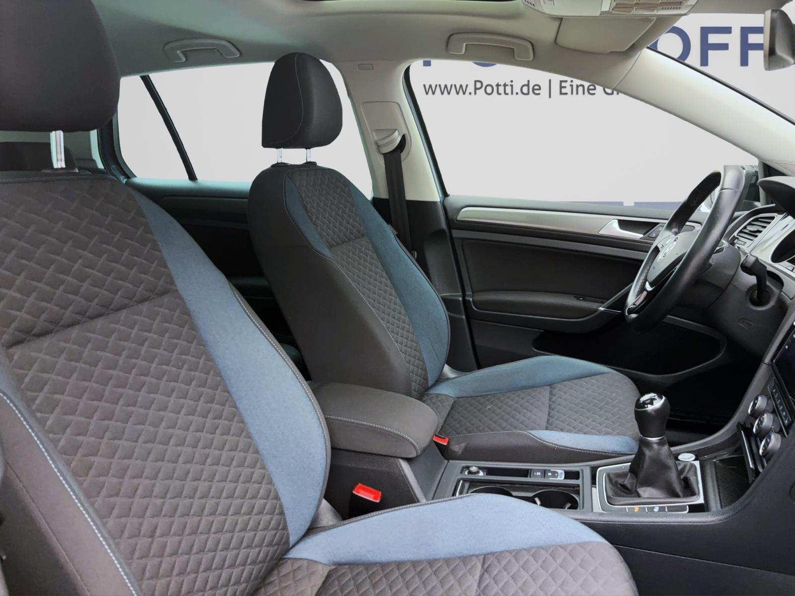 Volkswagen Golf 1.0 TSI IQ.DRIVE PANO NAVI BLINDSPOT SITZHZG