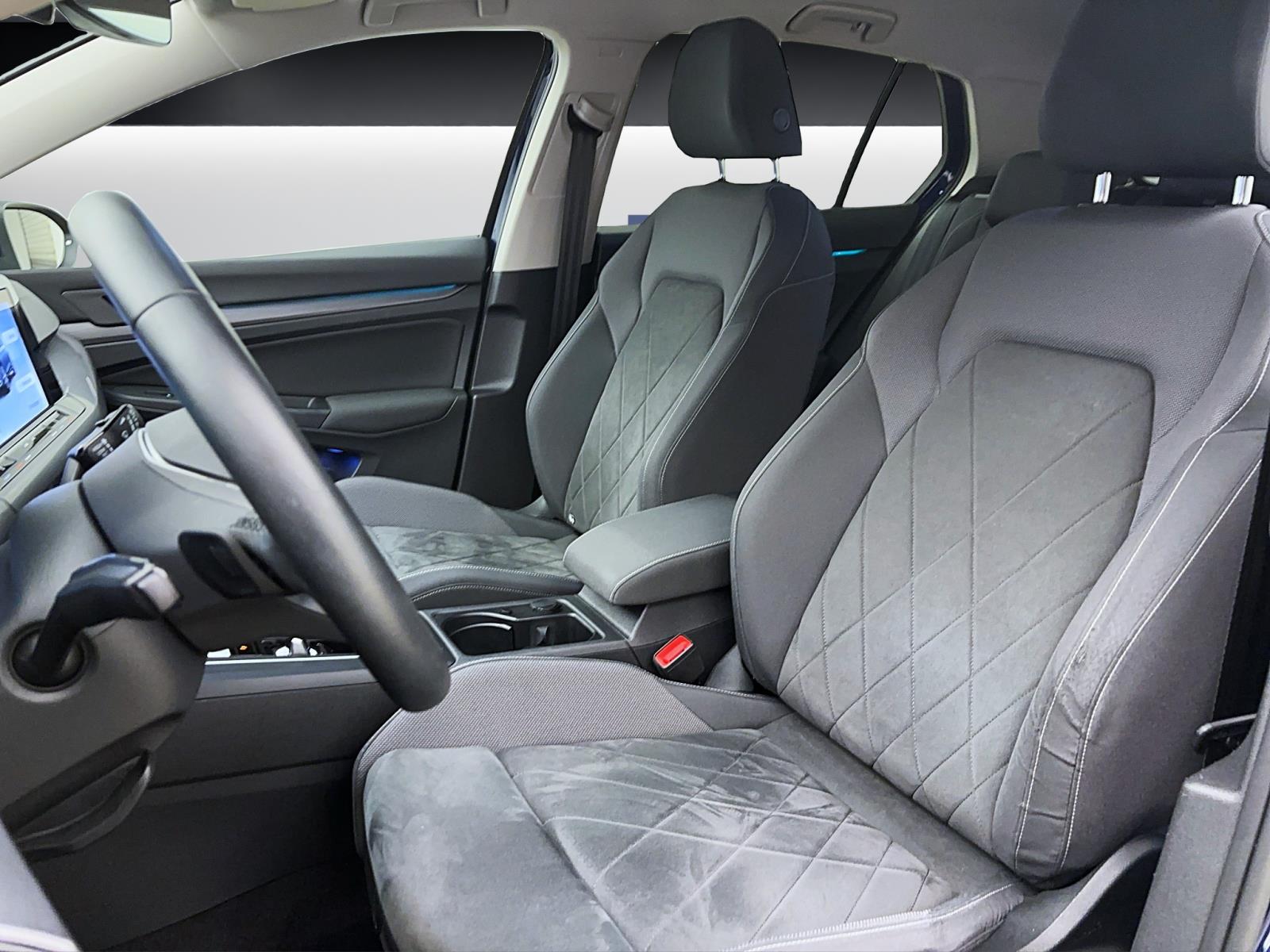 Volkswagen Golf 8 2.0 TDI DSG Style Navi LED+ RearView TravelAssist