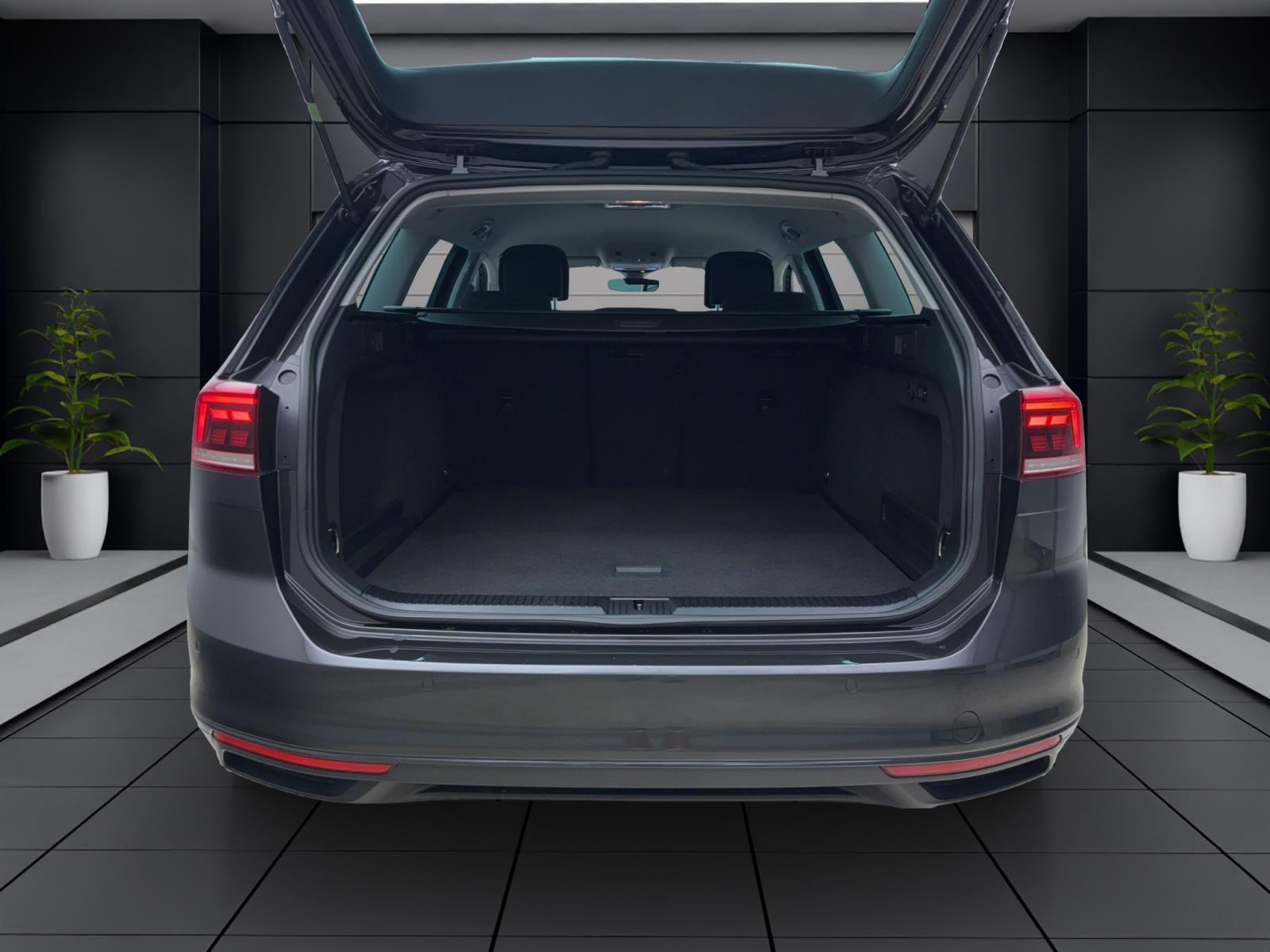 Volkswagen Passat Variant 1.5 TSI DSG BUSINESS AHK NAVI ACC LED