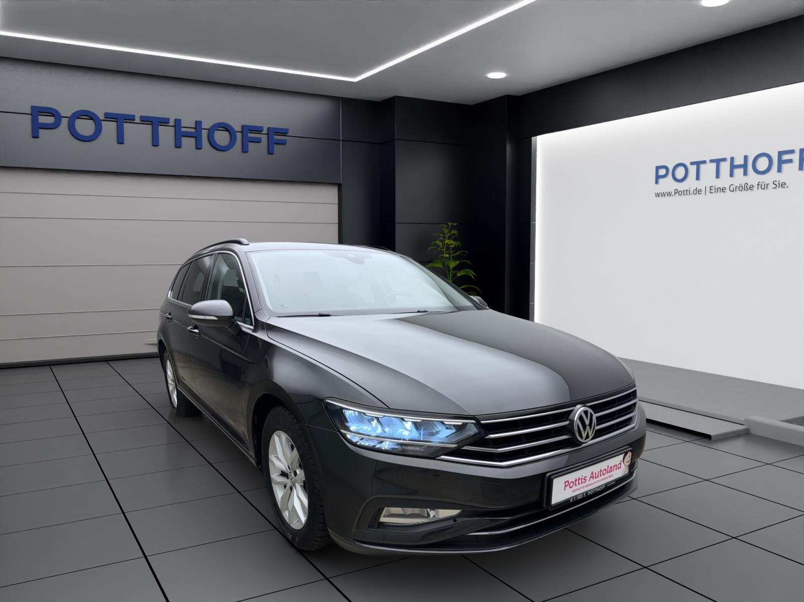 Volkswagen Passat Variant 1.5 TSI DSG BUSINESS AHK NAVI ACC LED