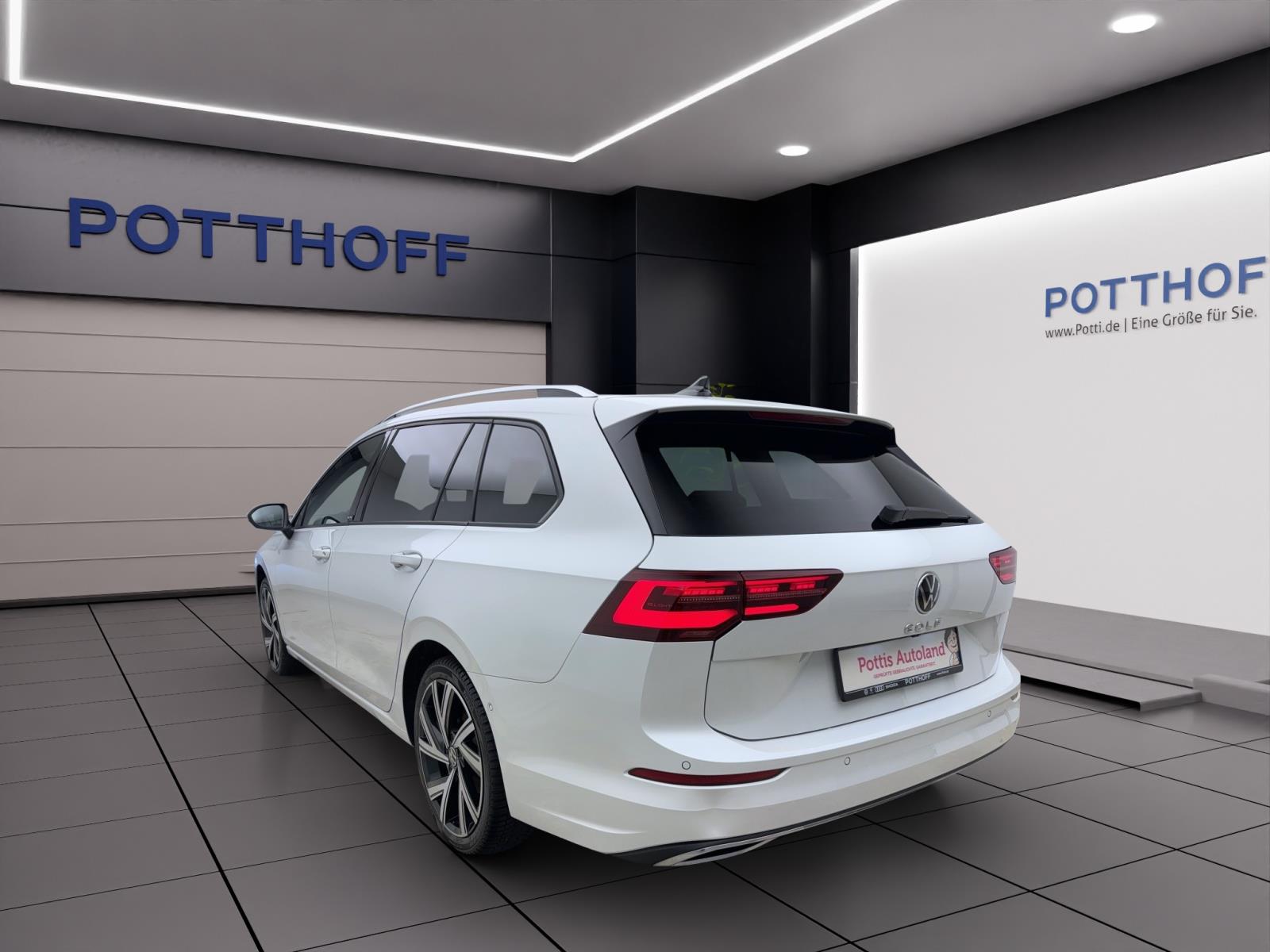 Volkswagen Golf Variant 8 1.5 TSI ActiveStandhzg IQ.Light AHK Navi RearView