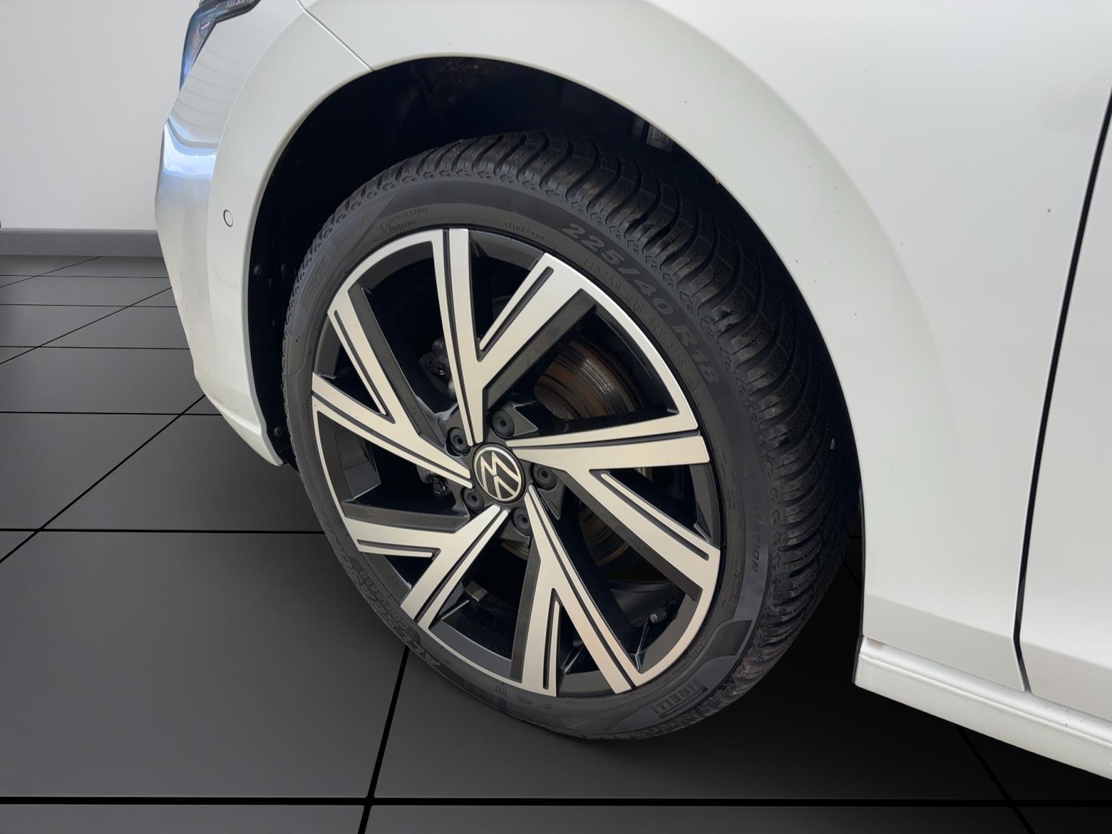Volkswagen Golf Variant 8 1.5 TSI ActiveStandhzg IQ.Light AHK Navi RearView
