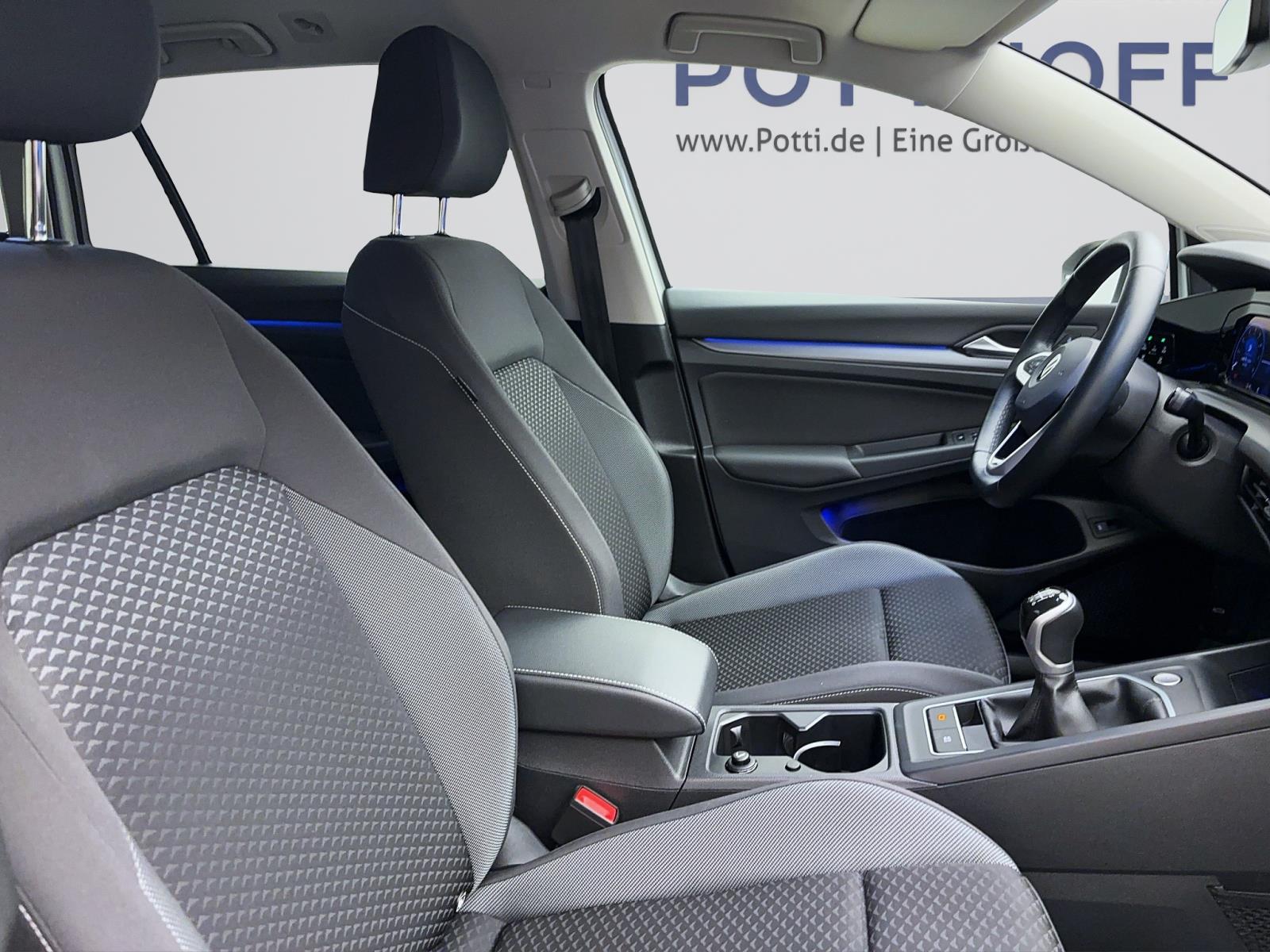 Volkswagen Golf Variant 8 1.5 TSI ActiveStandhzg IQ.Light AHK Navi RearView