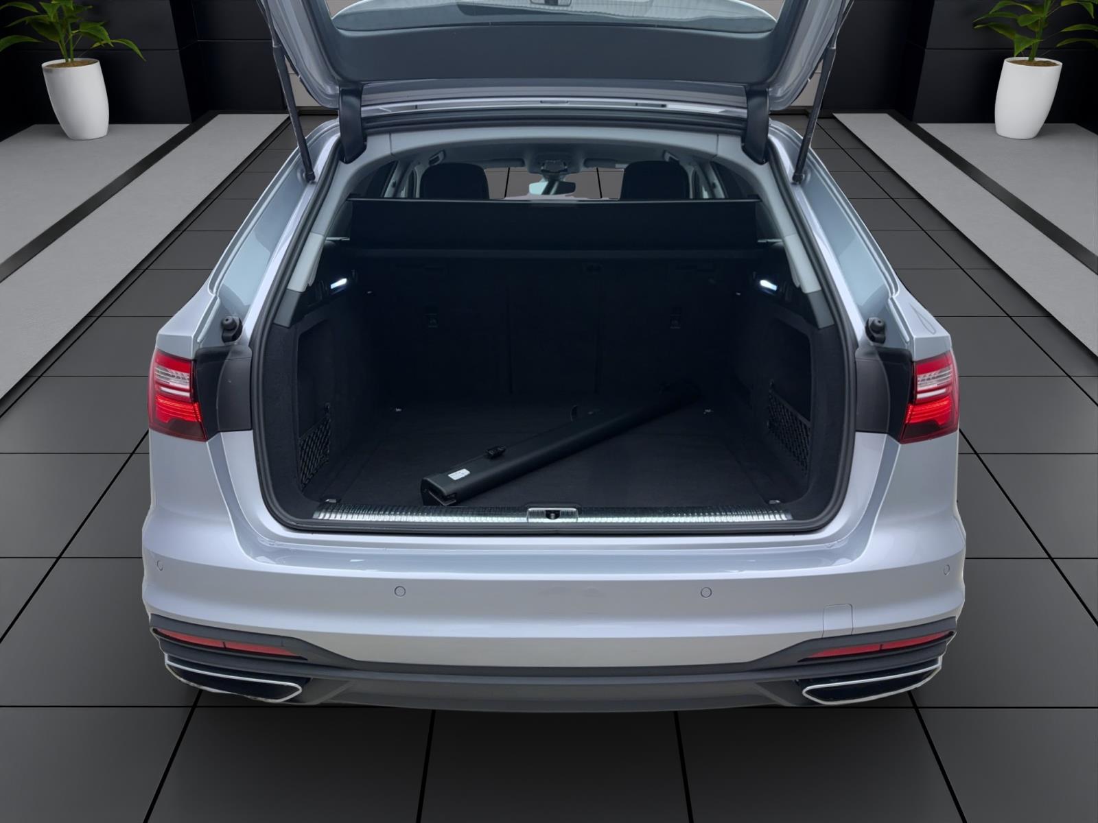 Audi A4 Avant 30 TDI PDC Navi Sitzhzg Tempo