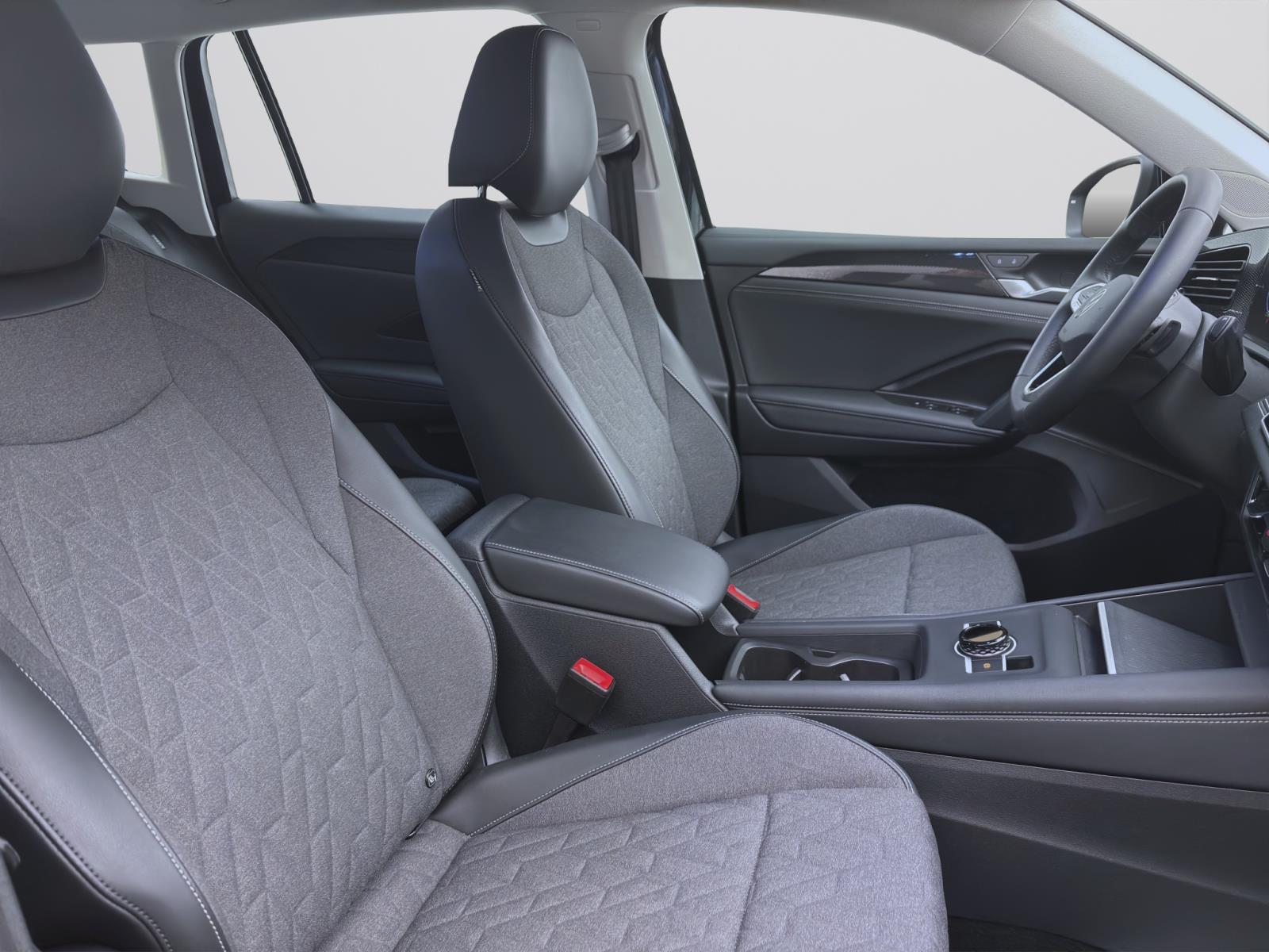 Bild 14: Volkswagen Tiguan 1.5 eTSI DSG LIFE AHK KAMERA ACC SITZHZG
