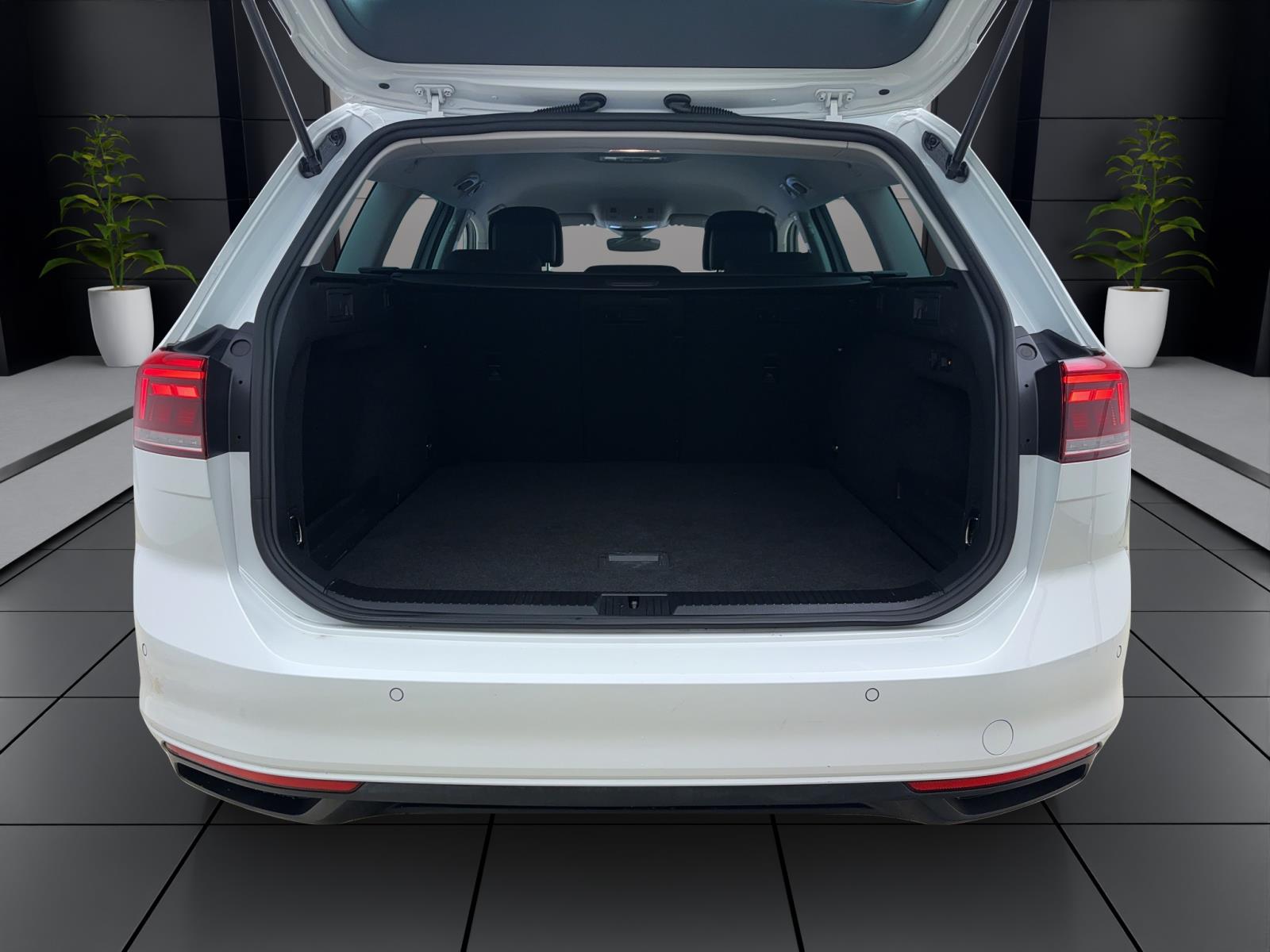 Volkswagen Passat Variant 2.0 TDI DSG BUSINESS AHK NAVI KAMERA LED