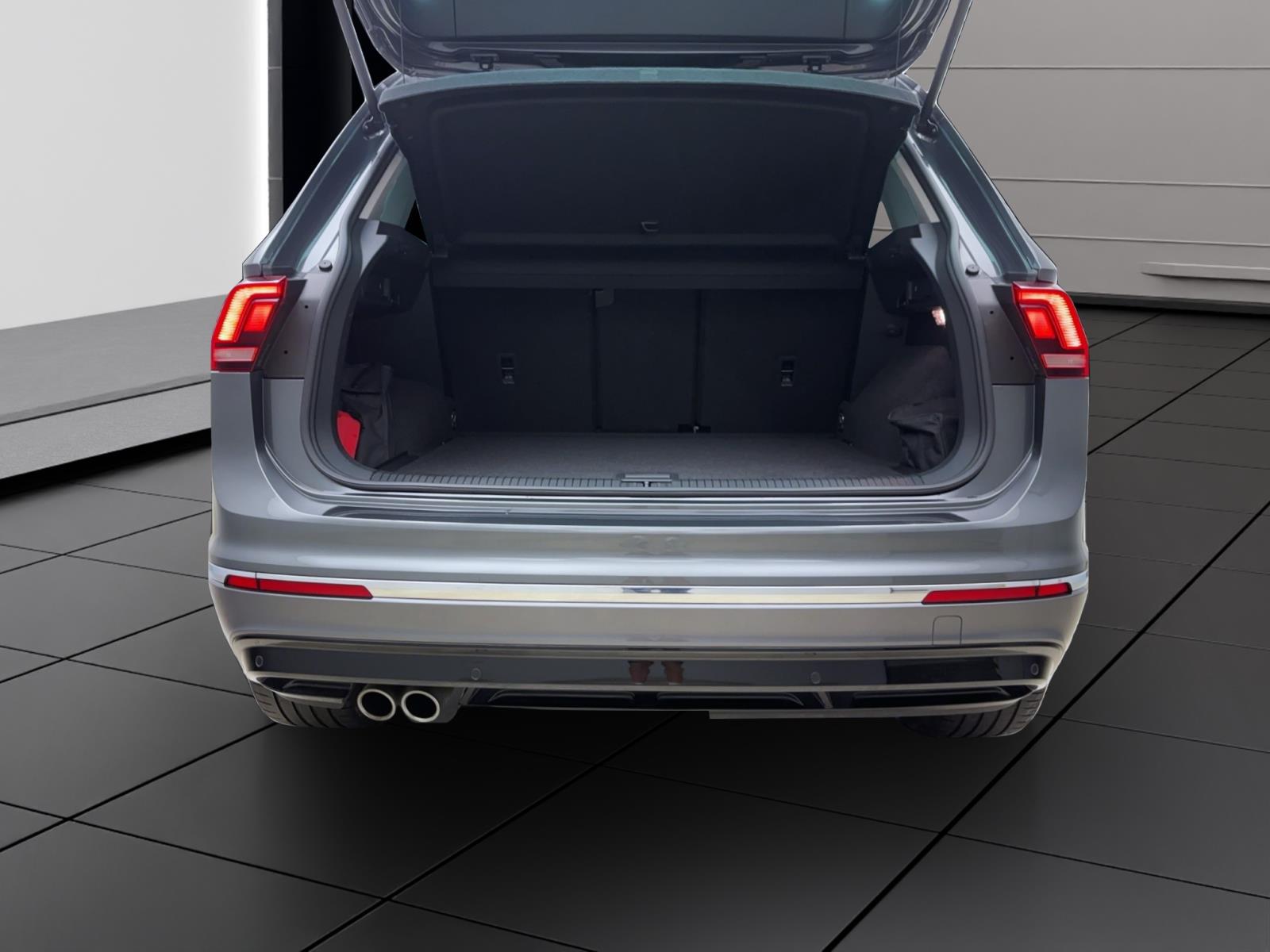Volkswagen Tiguan 1.5 TSI Comfortline R-LineNavi LED RearView Sitzhzg LaneAssist