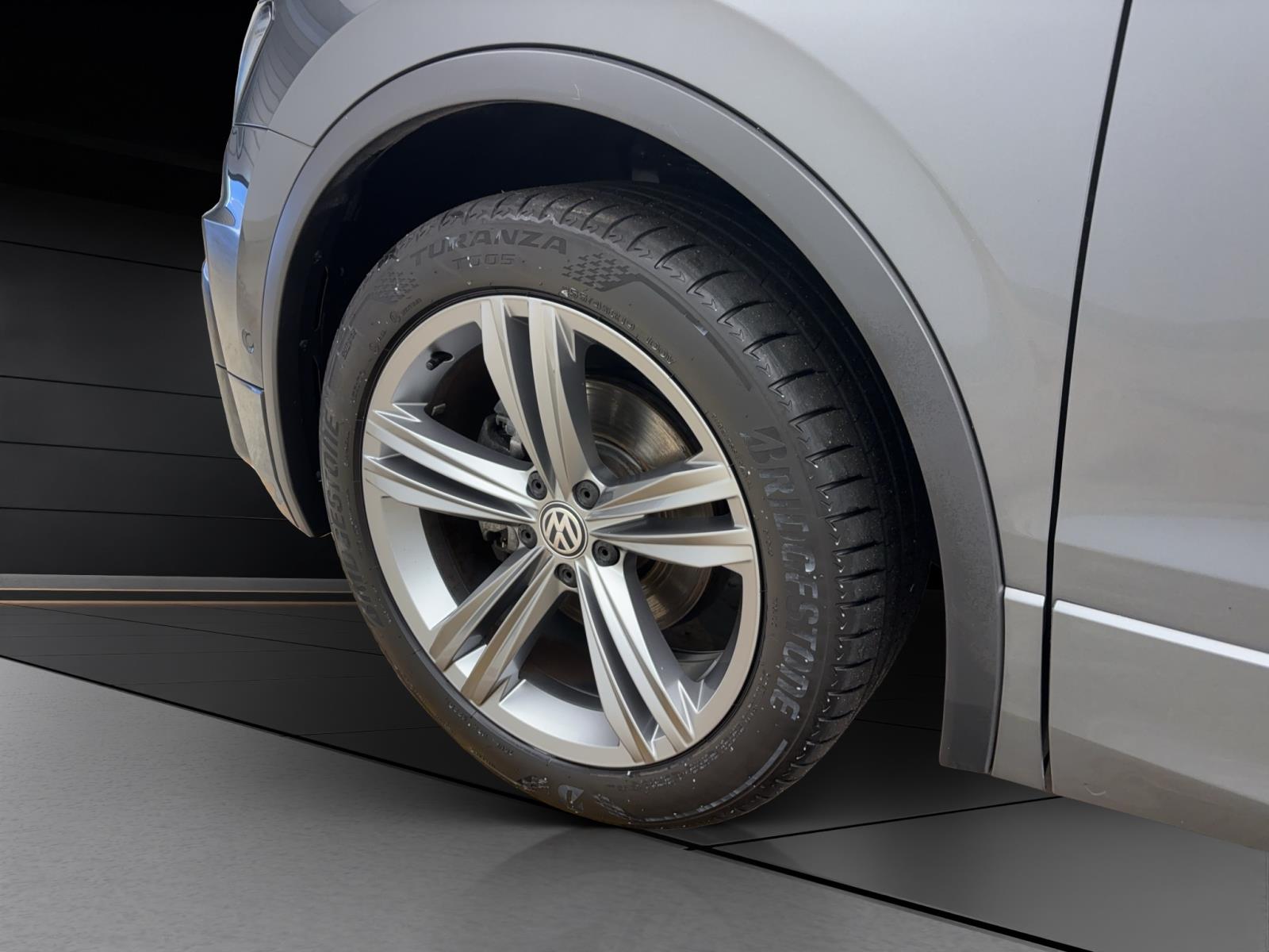 Volkswagen Tiguan 1.5 TSI Comfortline R-LineNavi LED RearView Sitzhzg LaneAssist