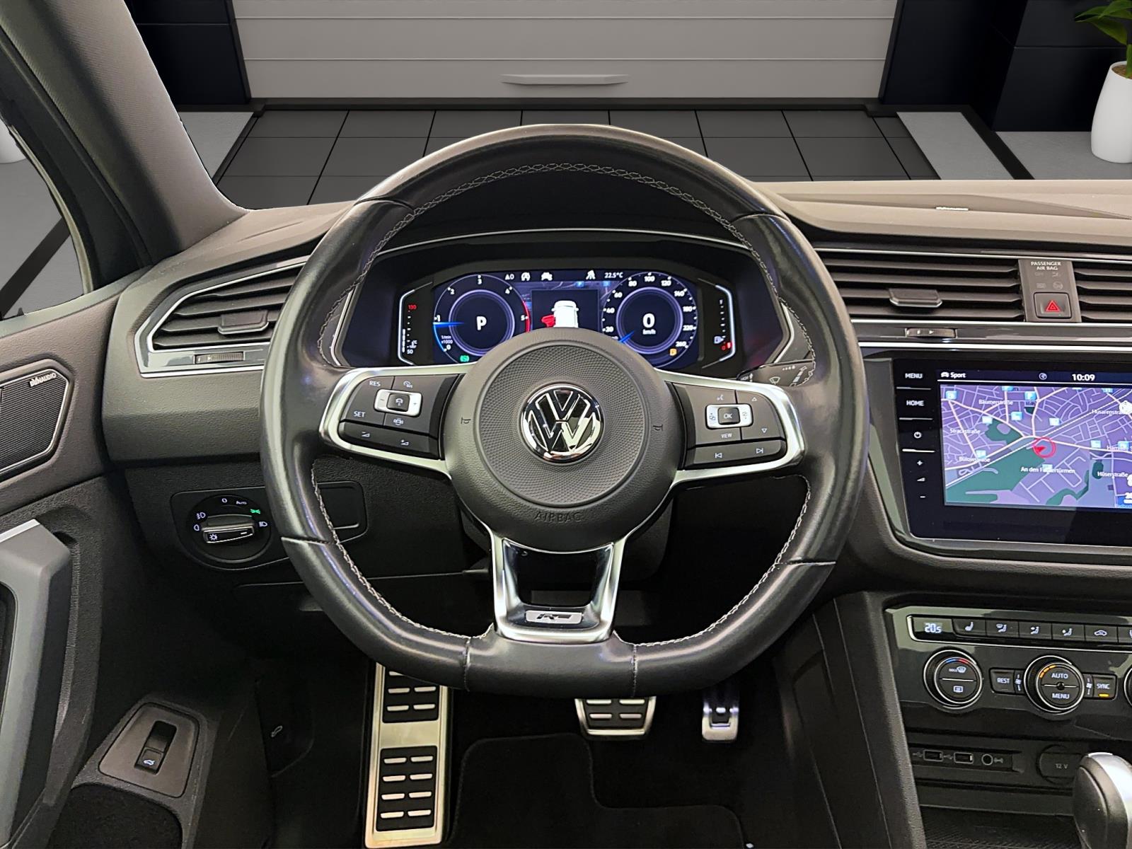 Volkswagen Tiguan 2.0 TDI DSG R-Line Black Style 4MotionPano ACC DCC PDC AreaView Navi