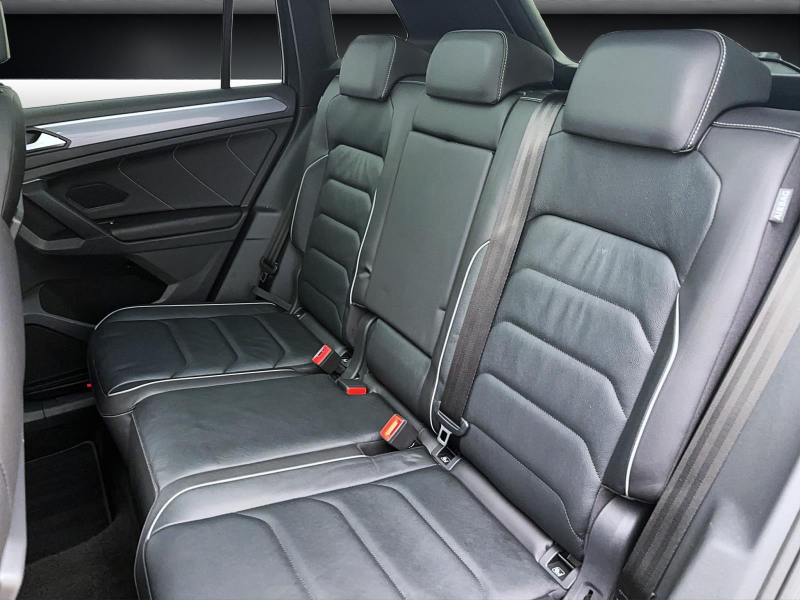 Volkswagen Tiguan 2.0 TDI DSG R-Line Black Style 4MotionPano ACC DCC PDC AreaView Navi
