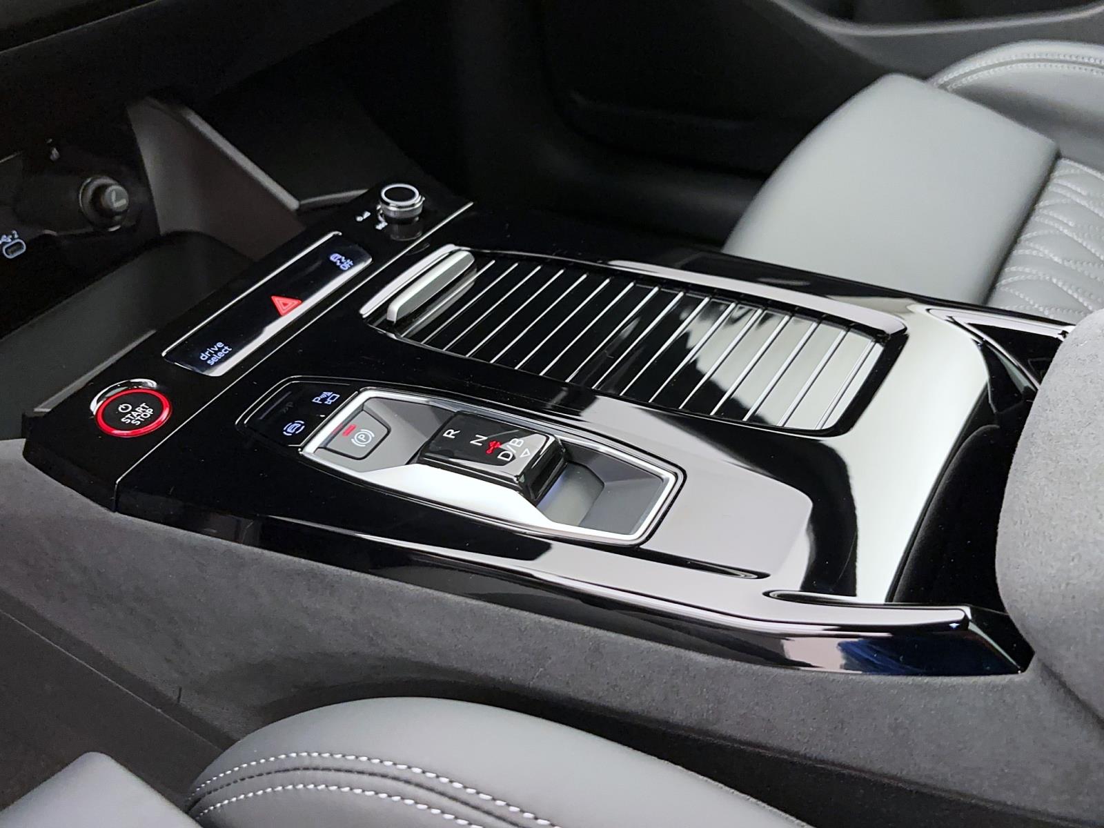 Audi SQ6 e-tron q Pano ACC ParkAssist Matrix B&O Luft
