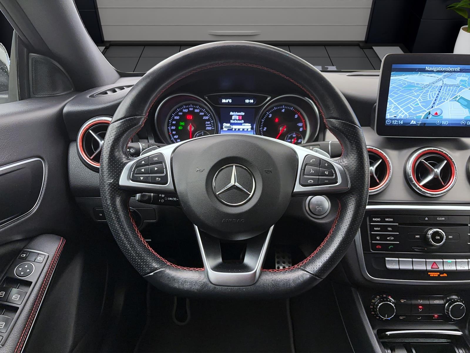 Mercedes-Benz CLA 200 Shooting Brake d AMG LineAHK ParkAssist Kamera LED Navi Sitzhzg