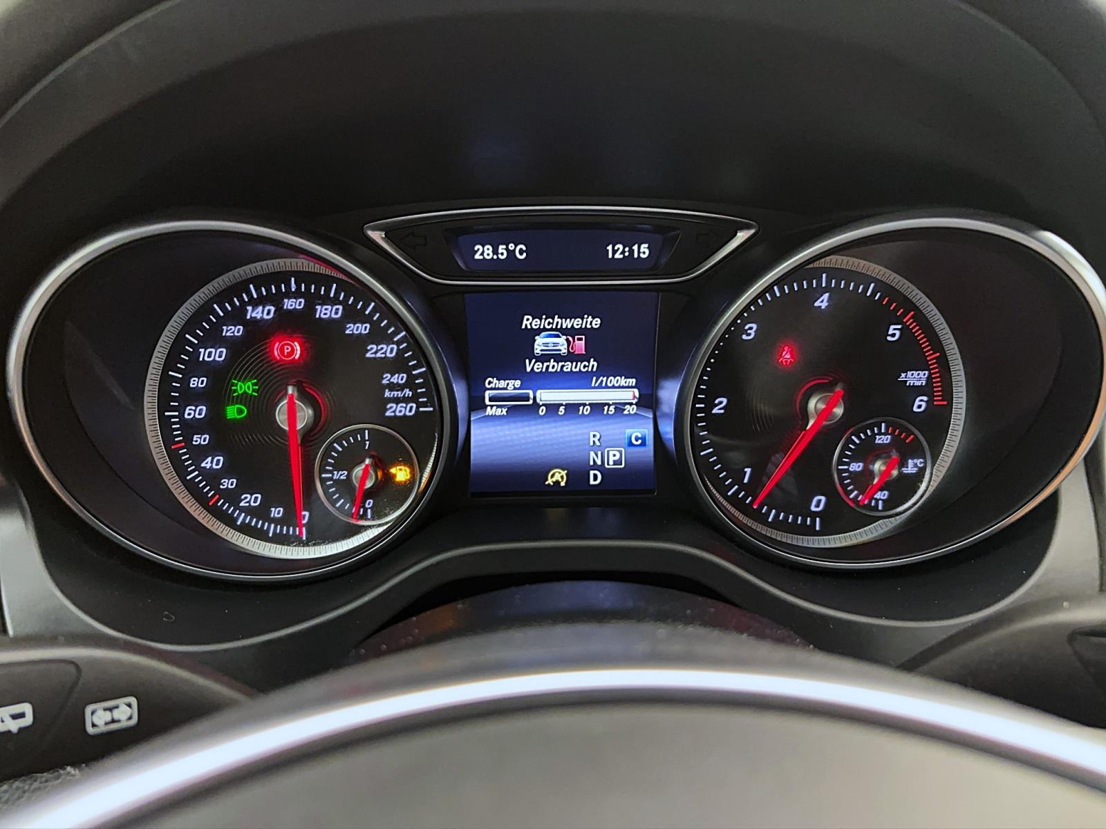 Mercedes-Benz CLA 200 Shooting Brake d AMG LineAHK ParkAssist Kamera LED Navi Sitzhzg