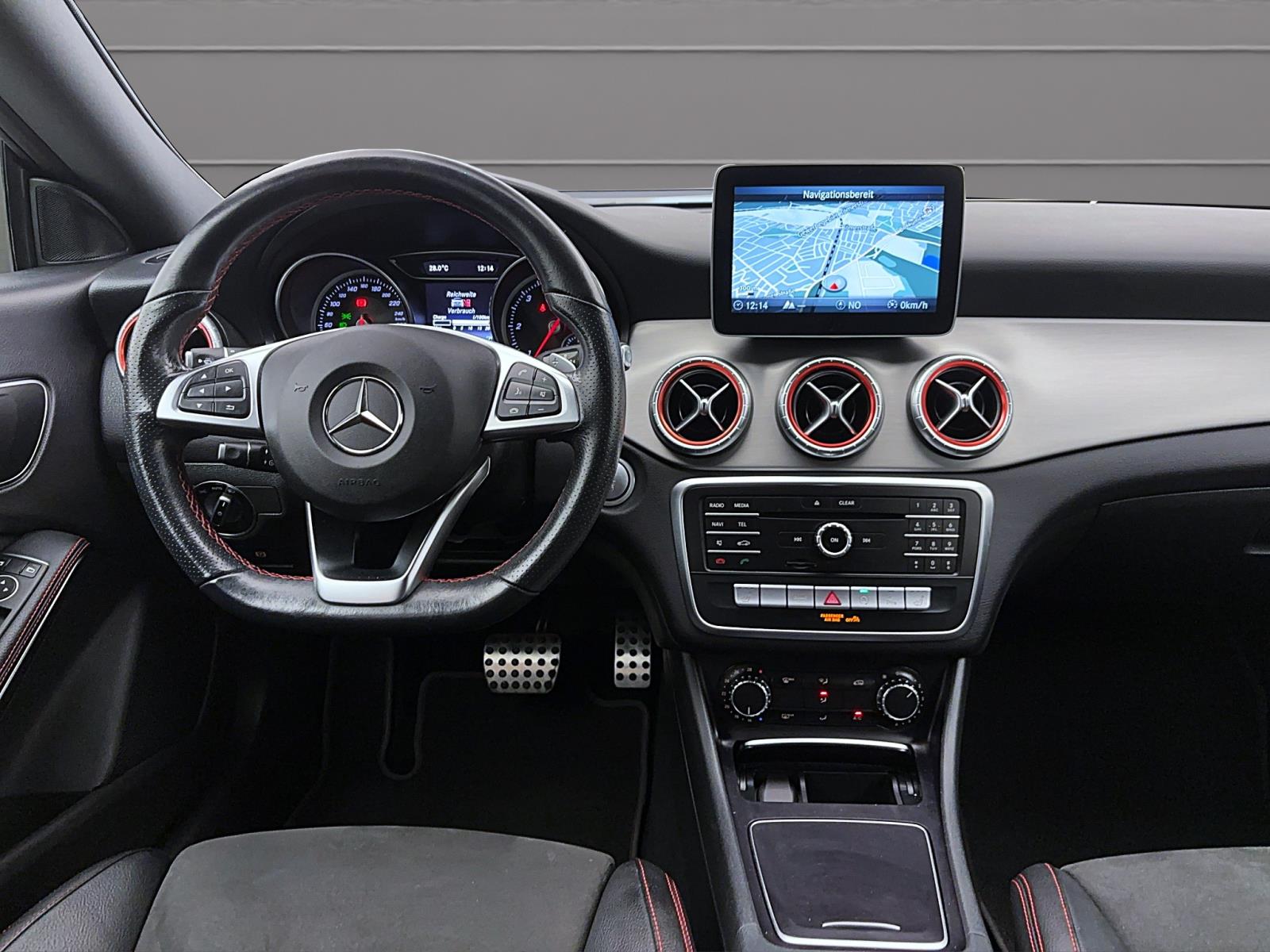 Mercedes-Benz CLA 200 Shooting Brake d AMG LineAHK ParkAssist Kamera LED Navi Sitzhzg