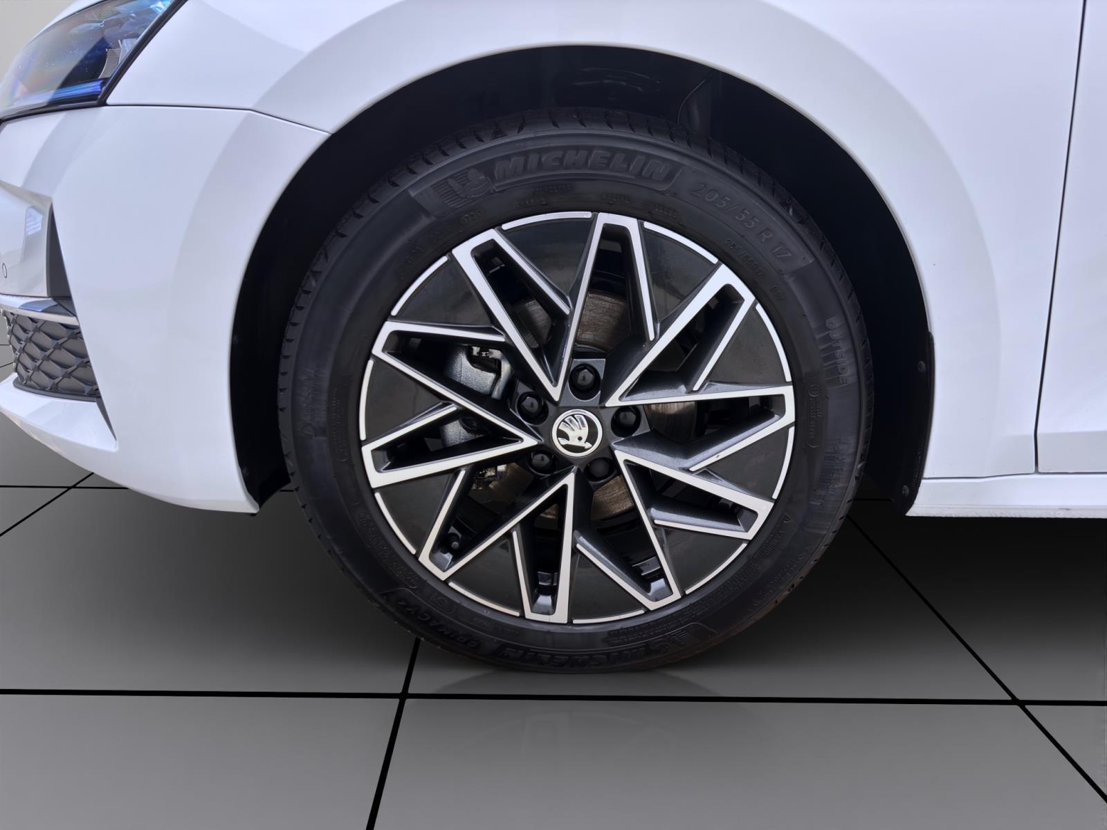 Skoda Octavia Combi 1.5 TSI SELECTION AHK NAV KAMERA LED