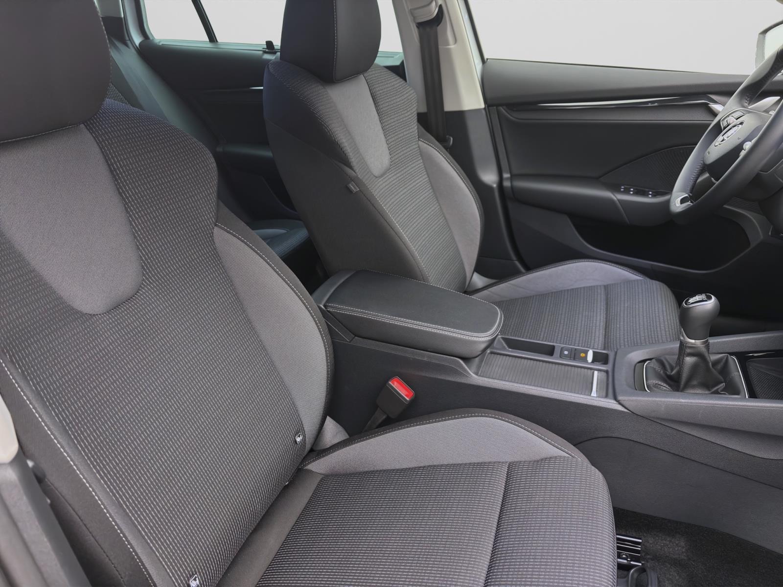 Skoda Octavia Combi 1.5 TSI SELECTION AHK NAV KAMERA LED