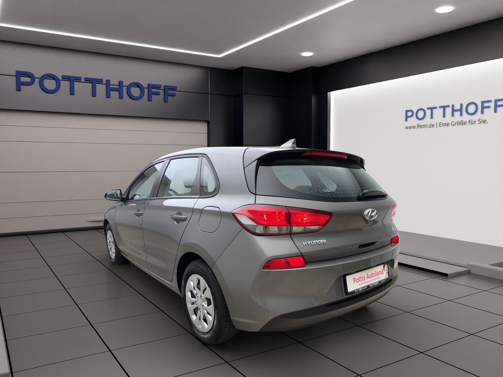 Hyundai i30 1.4 SelectPDC Kamera Navi Sitzhzg Tempo