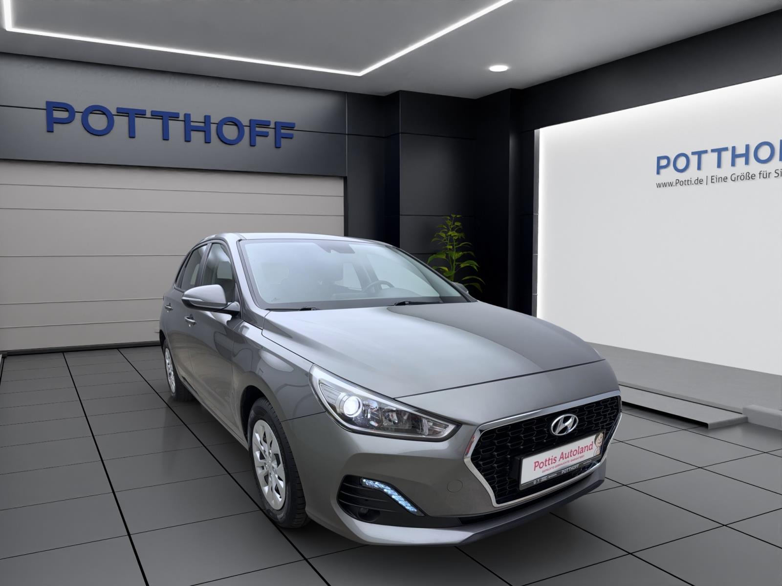 Hyundai i30 1.4 SelectPDC Kamera Navi Sitzhzg Tempo
