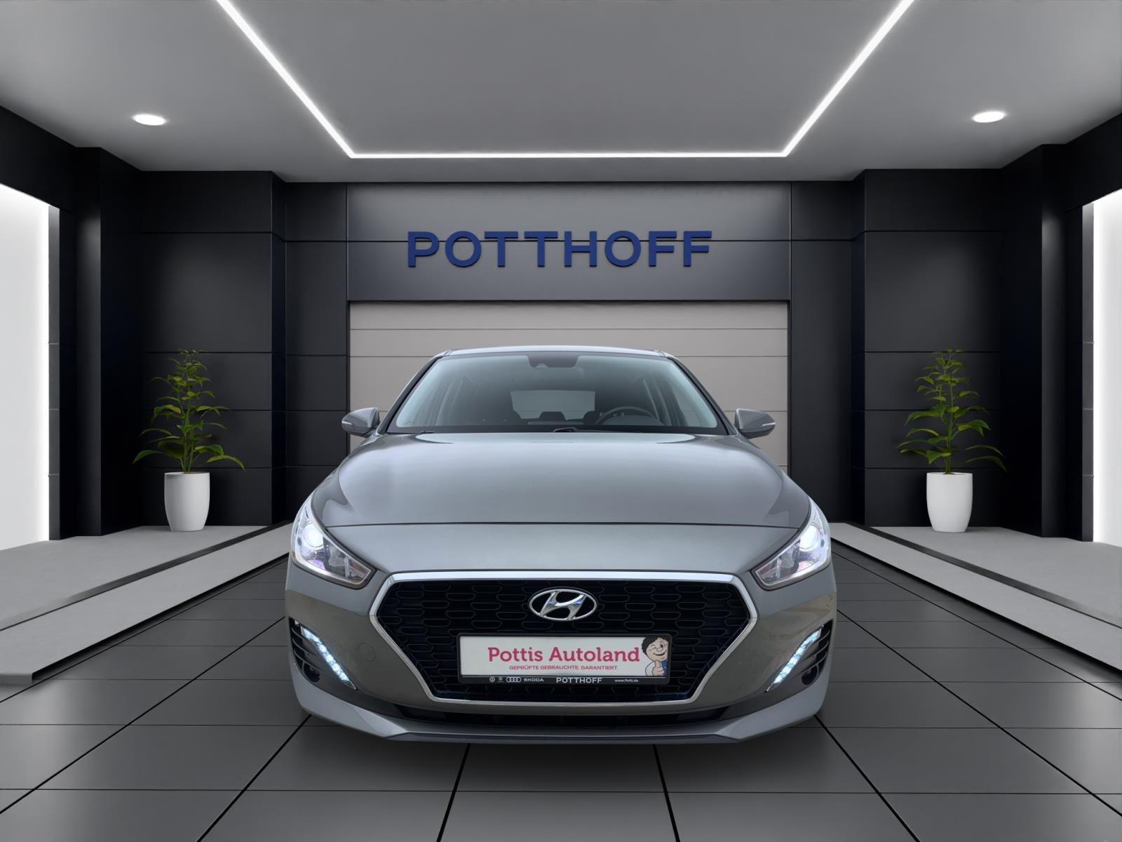 Hyundai i30 1.4 SelectPDC Kamera Navi Sitzhzg Tempo