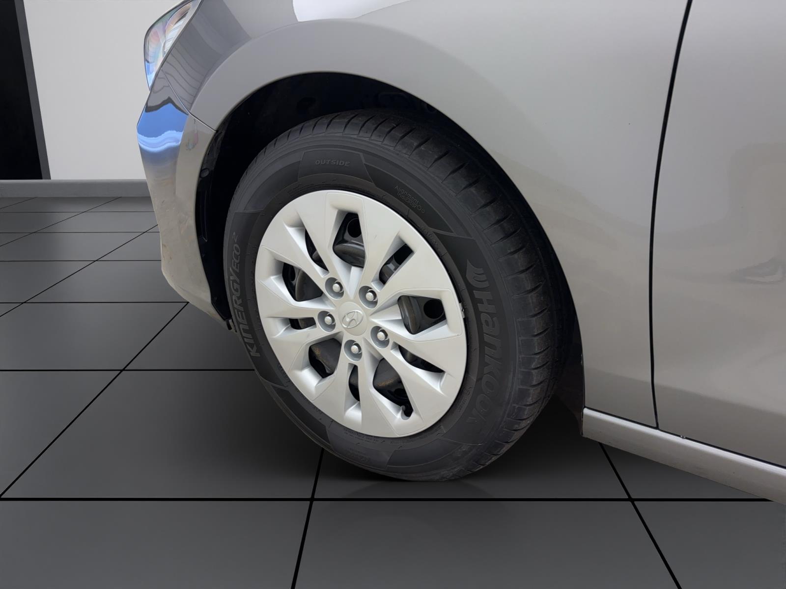 Hyundai i30 1.4 SelectPDC Kamera Navi Sitzhzg Tempo