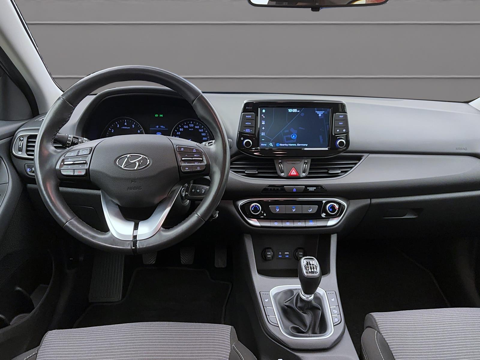 Hyundai i30 1.4 SelectPDC Kamera Navi Sitzhzg Tempo