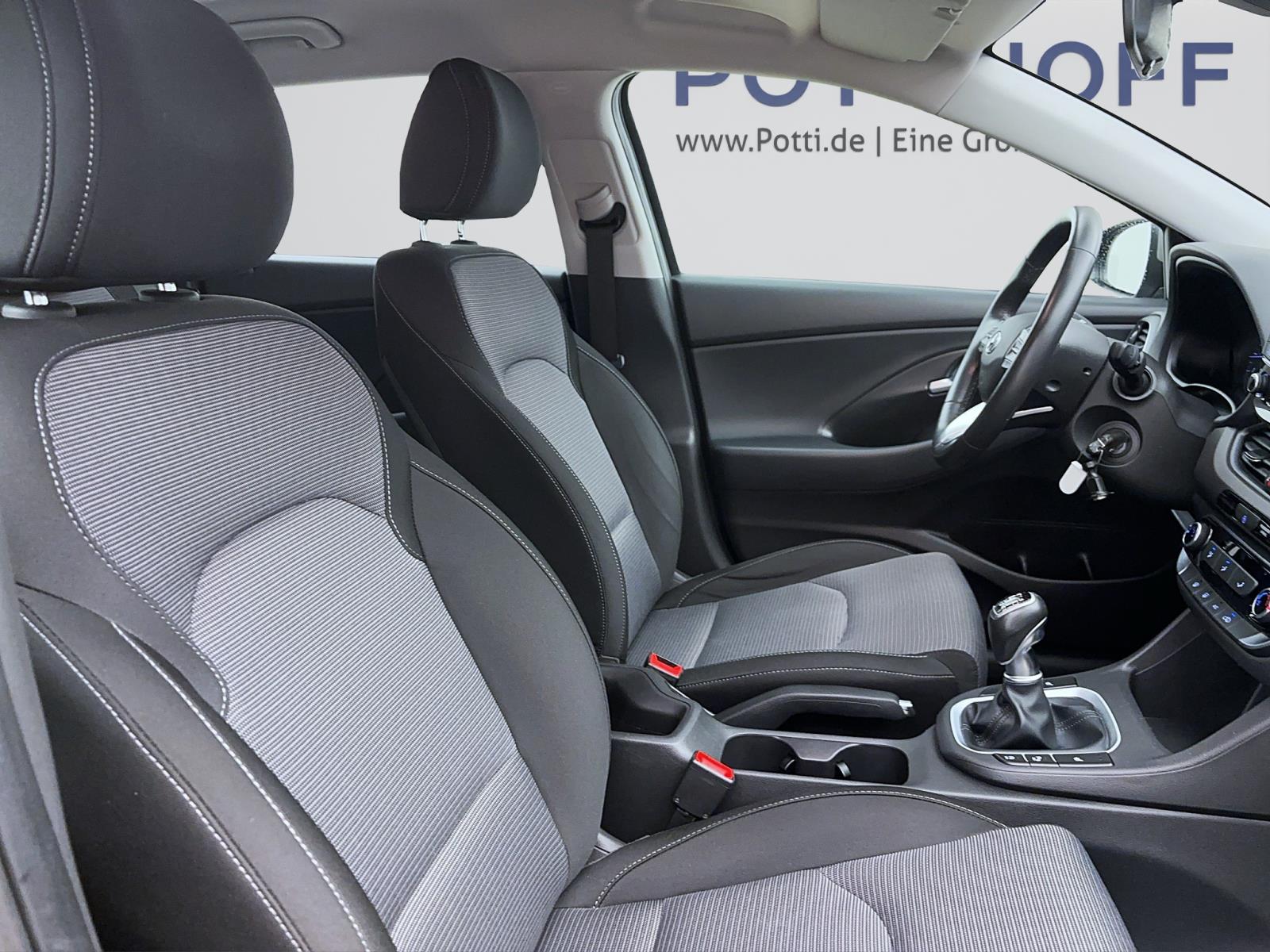 Hyundai i30 1.4 SelectPDC Kamera Navi Sitzhzg Tempo