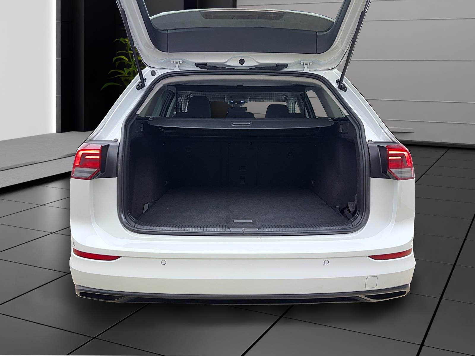 Volkswagen Golf Variant 2.0 TDI DSG LIFE ACC KAMERA LED