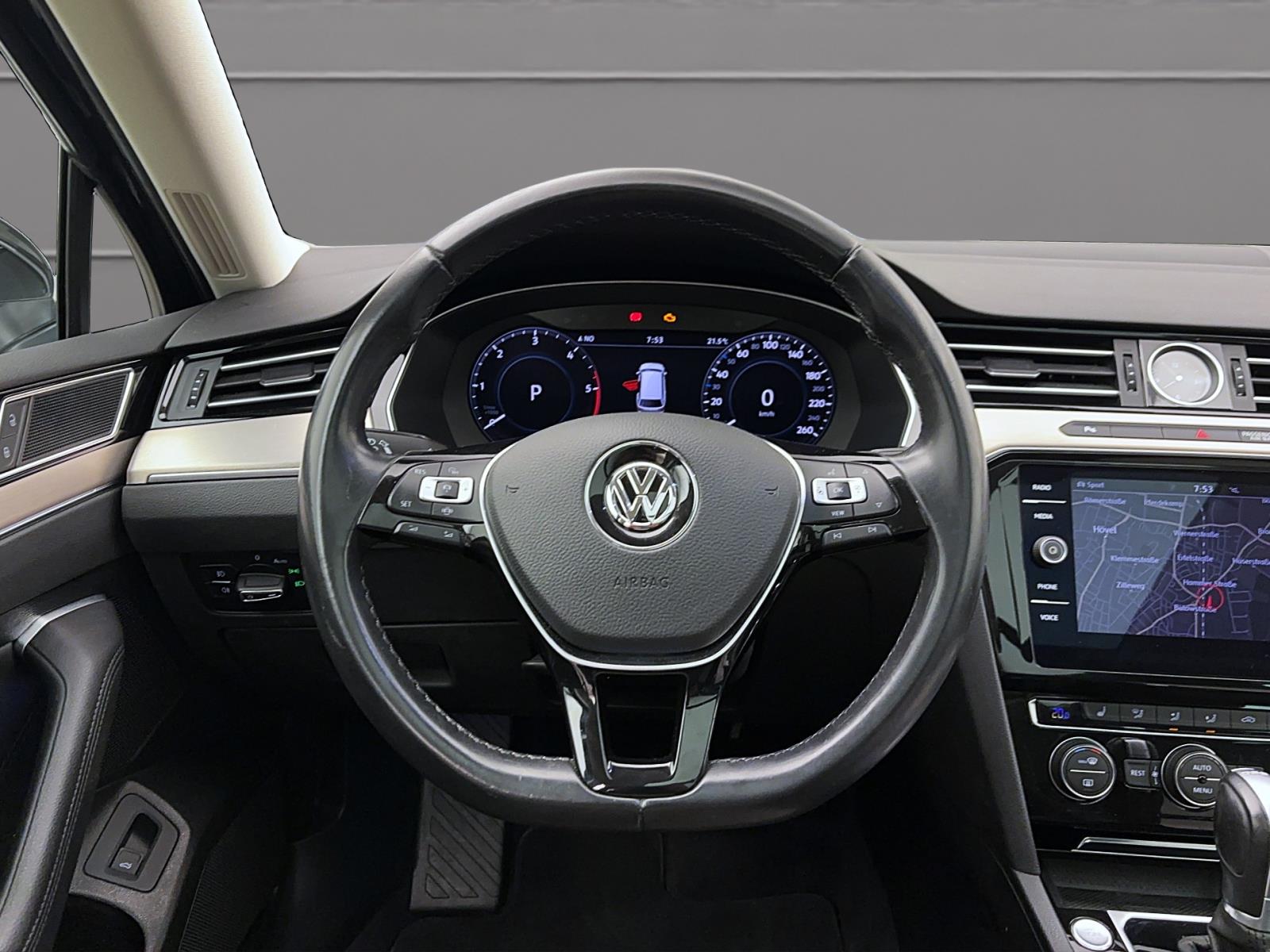 Volkswagen Passat Variant 2.0 TDI DSG HighlinePano AHK ACC DCC PDC LED Navi Winter