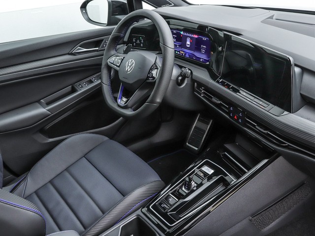Volkswagen Golf R 8 Black Style 4Motion Pano Akra DCC Kamera IQ.Light Harman