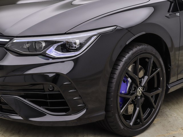 Volkswagen Golf R 8 Black Style 4Motion Pano Akra DCC Kamera IQ.Light Harman