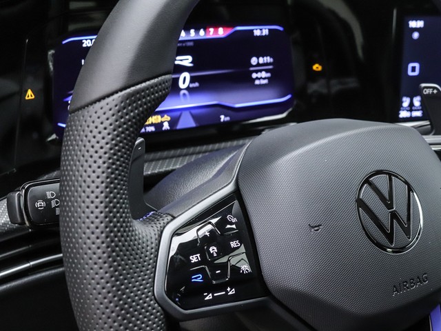 Volkswagen Golf R 8 Black Style 4Motion Pano Akra DCC Kamera IQ.Light Harman