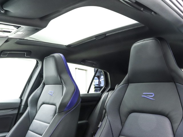 Volkswagen Golf R 8 Black Style 4Motion Pano Akra DCC Kamera IQ.Light Harman