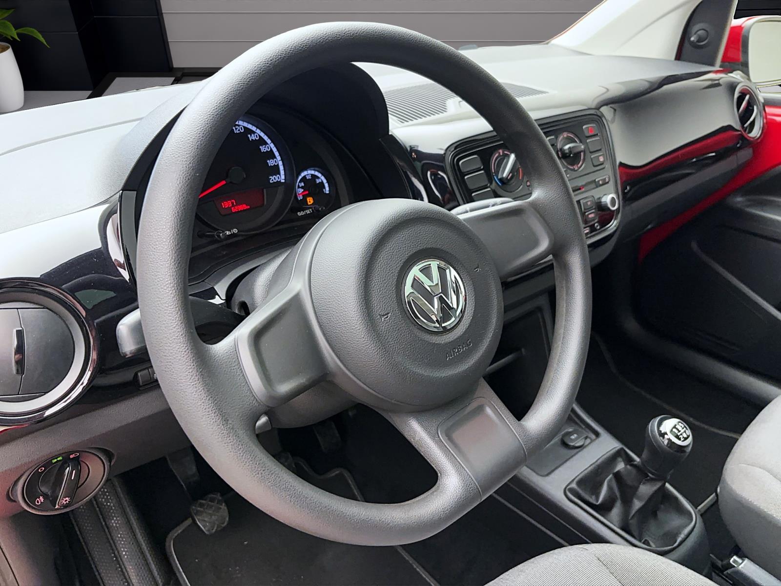 Volkswagen up! 1.0 MPI move up!Pano Klima