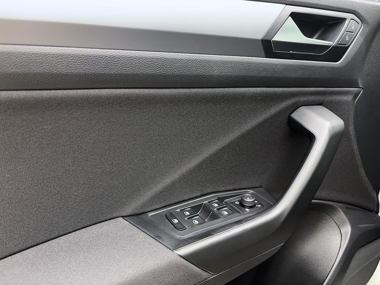 Volkswagen T-Roc 1.5 TSI DSG Life Navi AHK LED LaneAssist