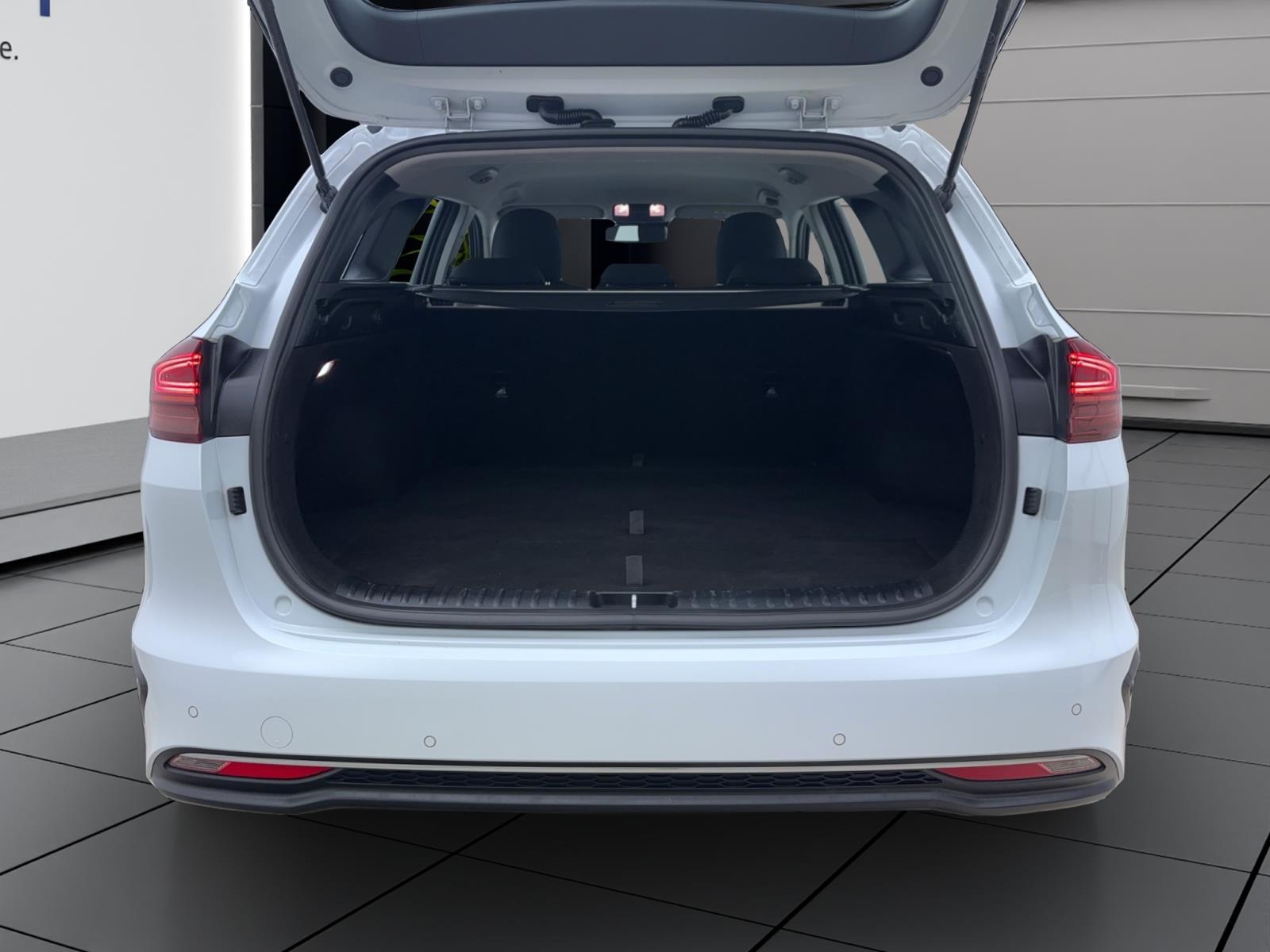 Kia Ceed Sportswagon 1.4 T-GDI DCT Vision PDC Kamera Navi Winter Tempo
