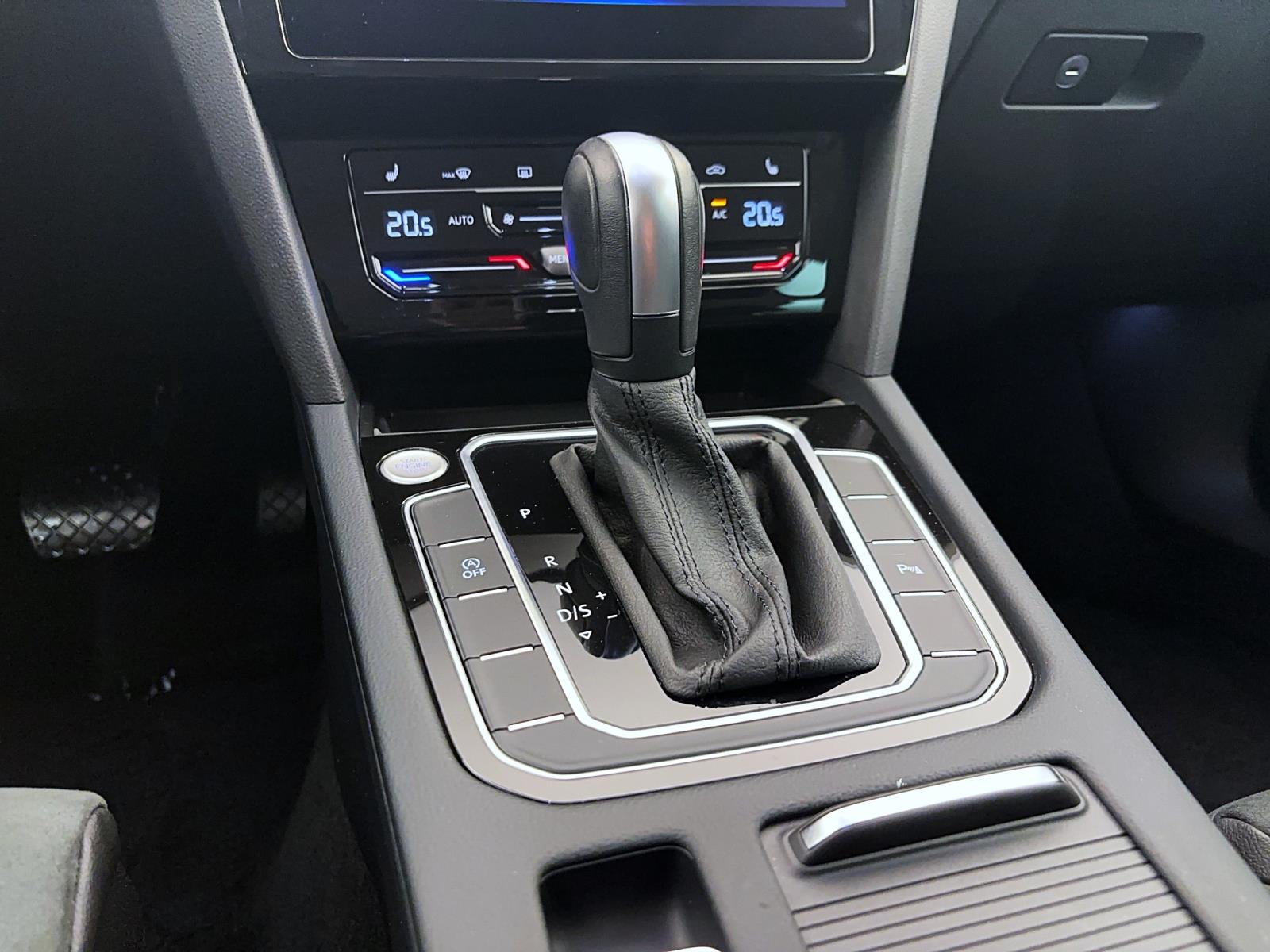 Volkswagen Passat Variant 2.0 TDI DSG ELEGANCE NAVI ACC PDC IQ.LIGHT