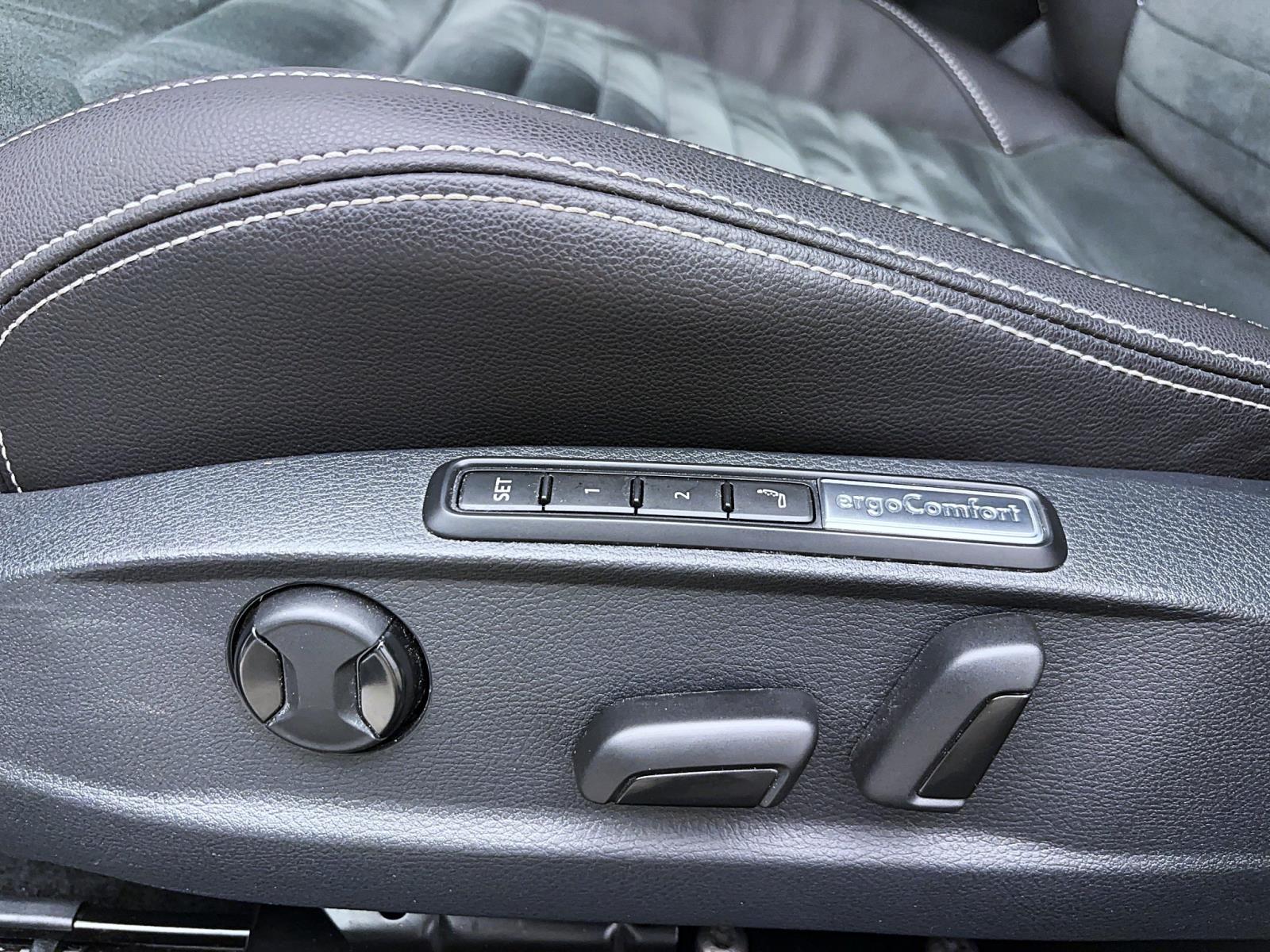 Volkswagen Passat Variant 2.0 TDI DSG ELEGANCE NAVI ACC PDC IQ.LIGHT