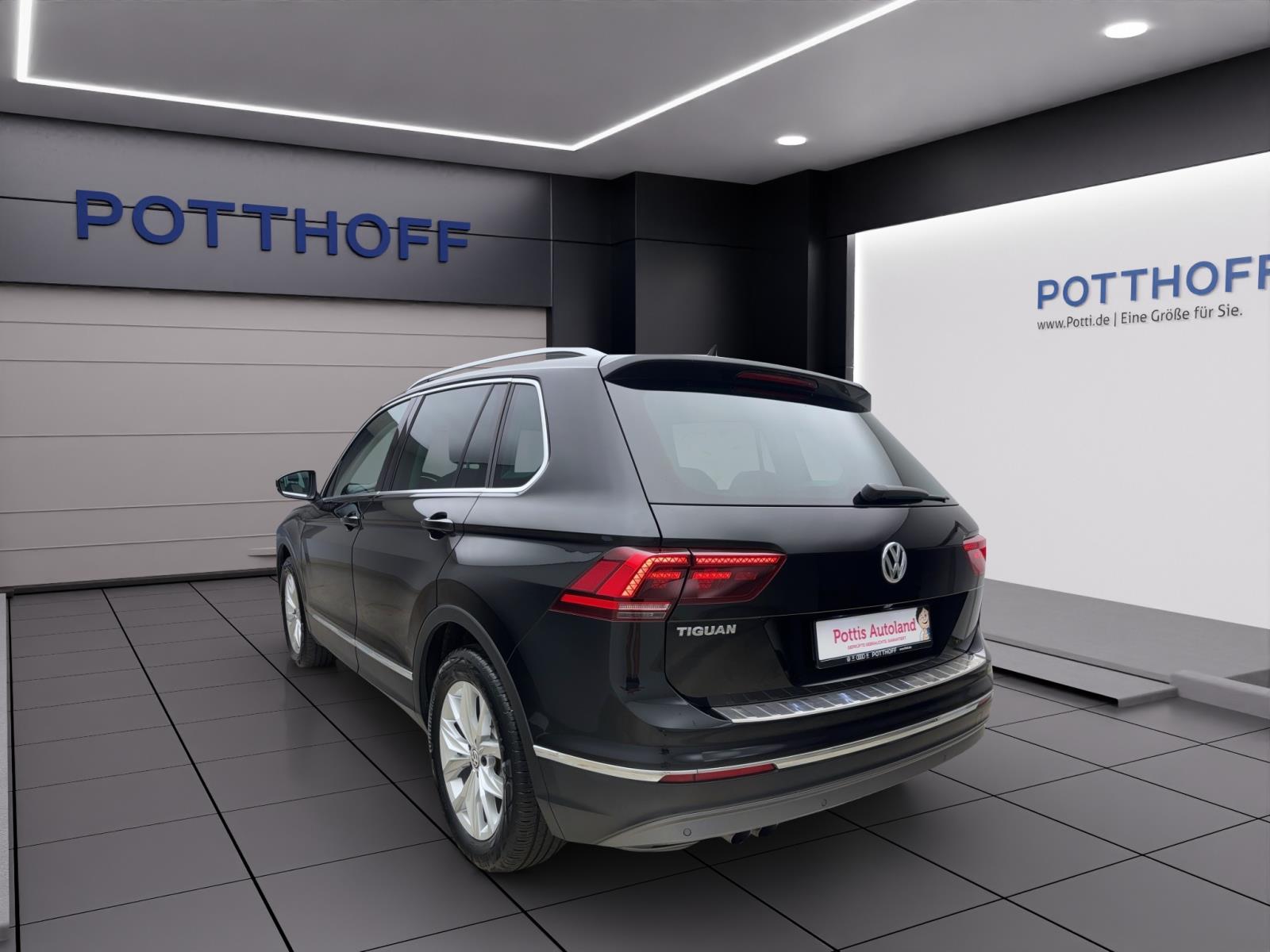 Volkswagen Tiguan 2.0 TDI DSG HighlineAHK Pano ACC LED Sitzhzg