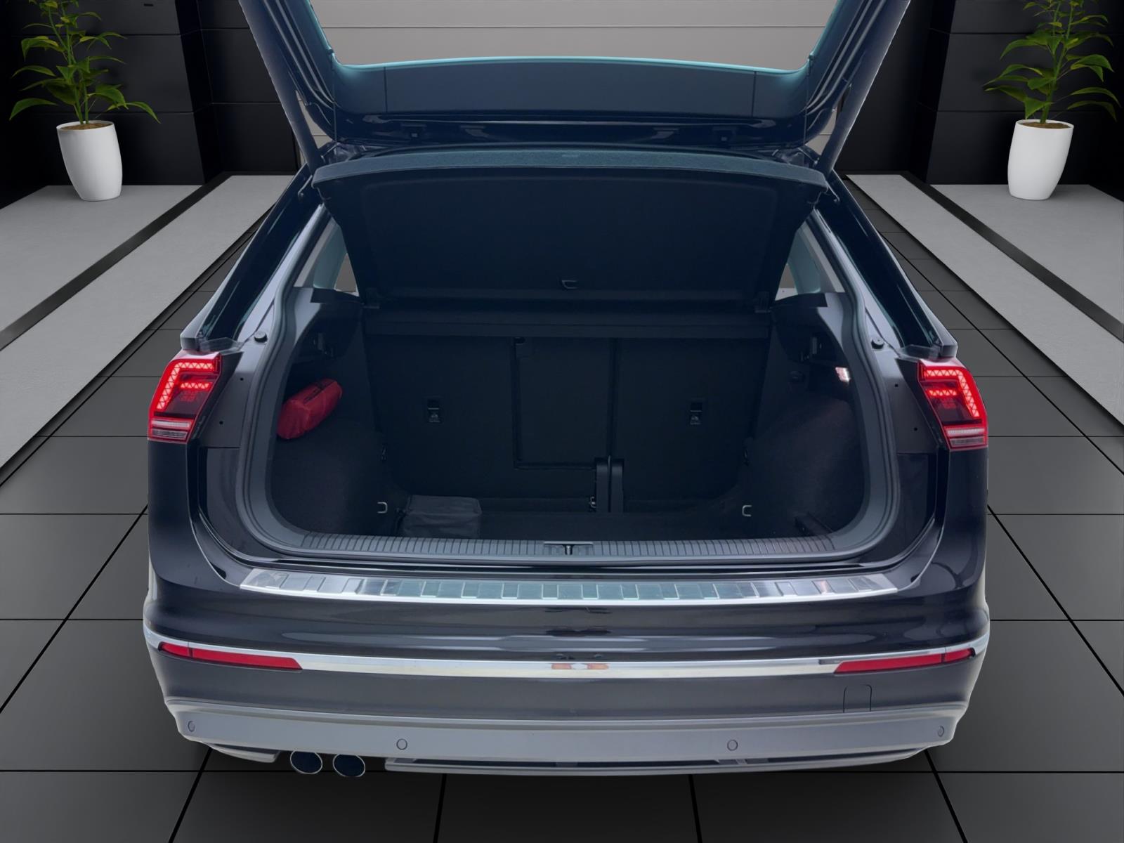 Volkswagen Tiguan 2.0 TDI DSG HighlineAHK Pano ACC LED Sitzhzg