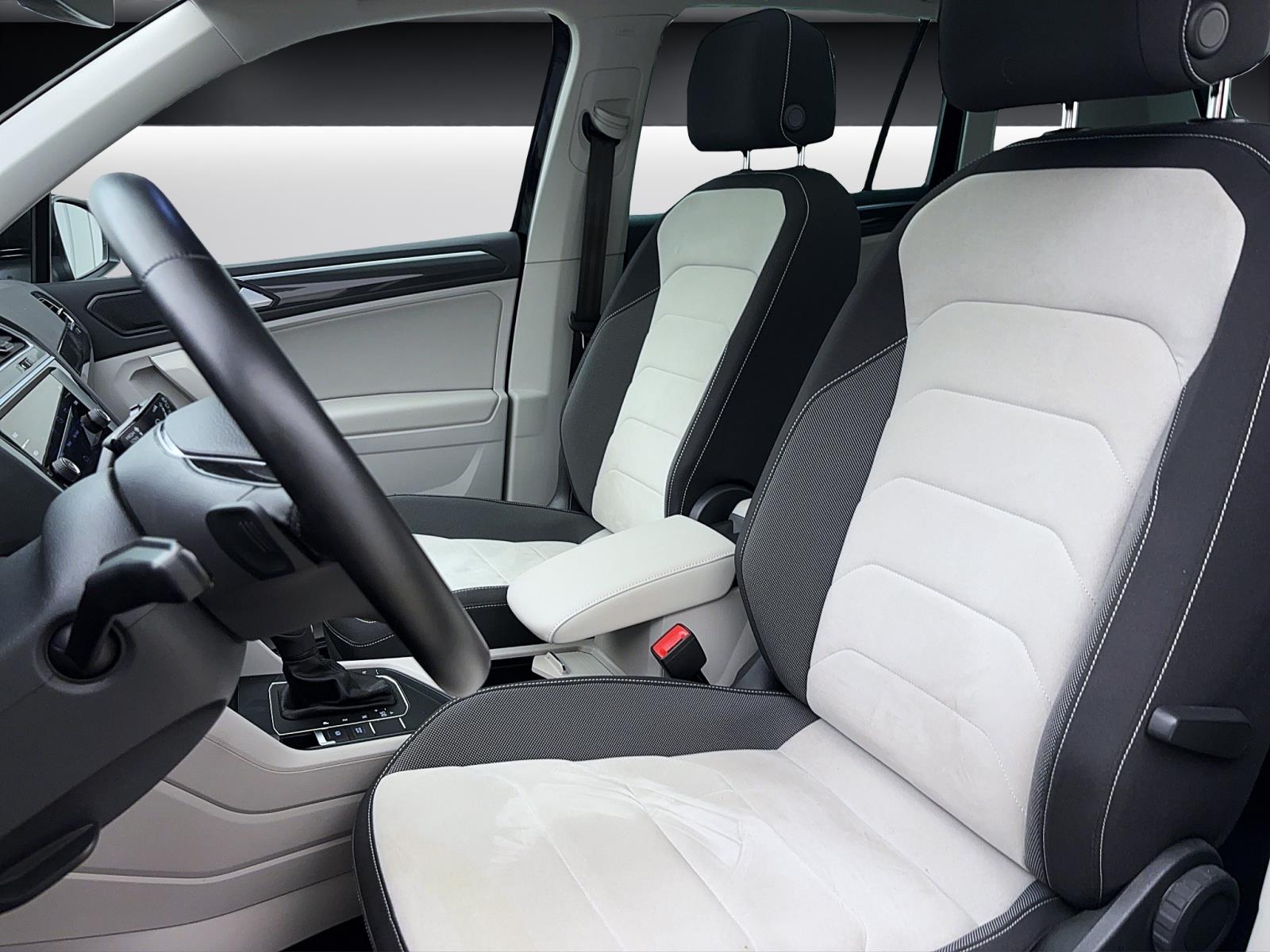 Volkswagen Tiguan 2.0 TDI DSG HighlineAHK Pano ACC LED Sitzhzg