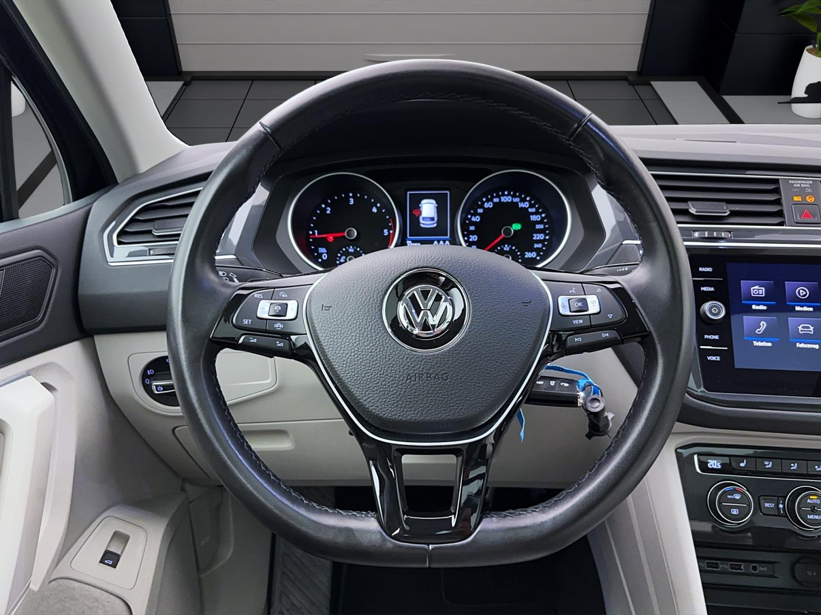 Volkswagen Tiguan 2.0 TDI DSG HighlineAHK Pano ACC LED Sitzhzg
